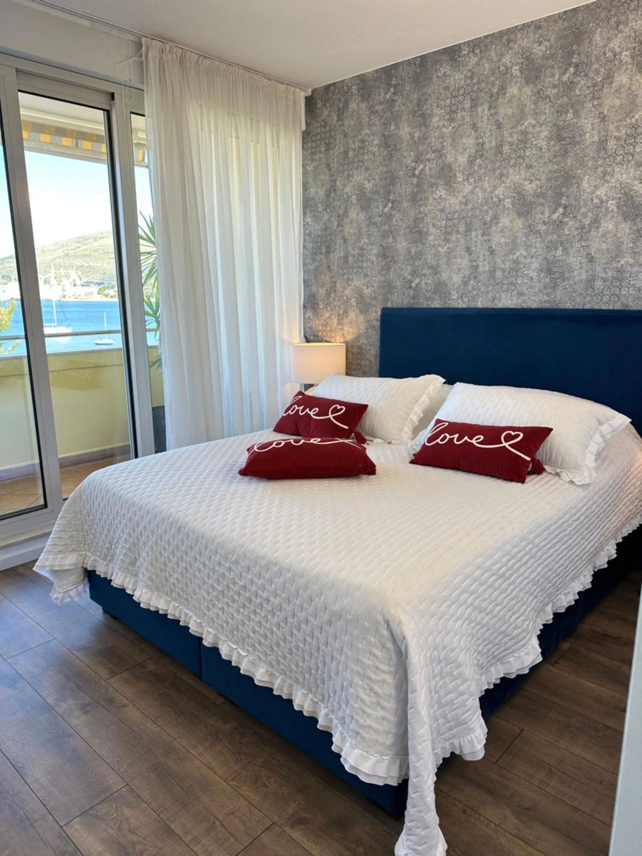 Bed in Apartments Satis