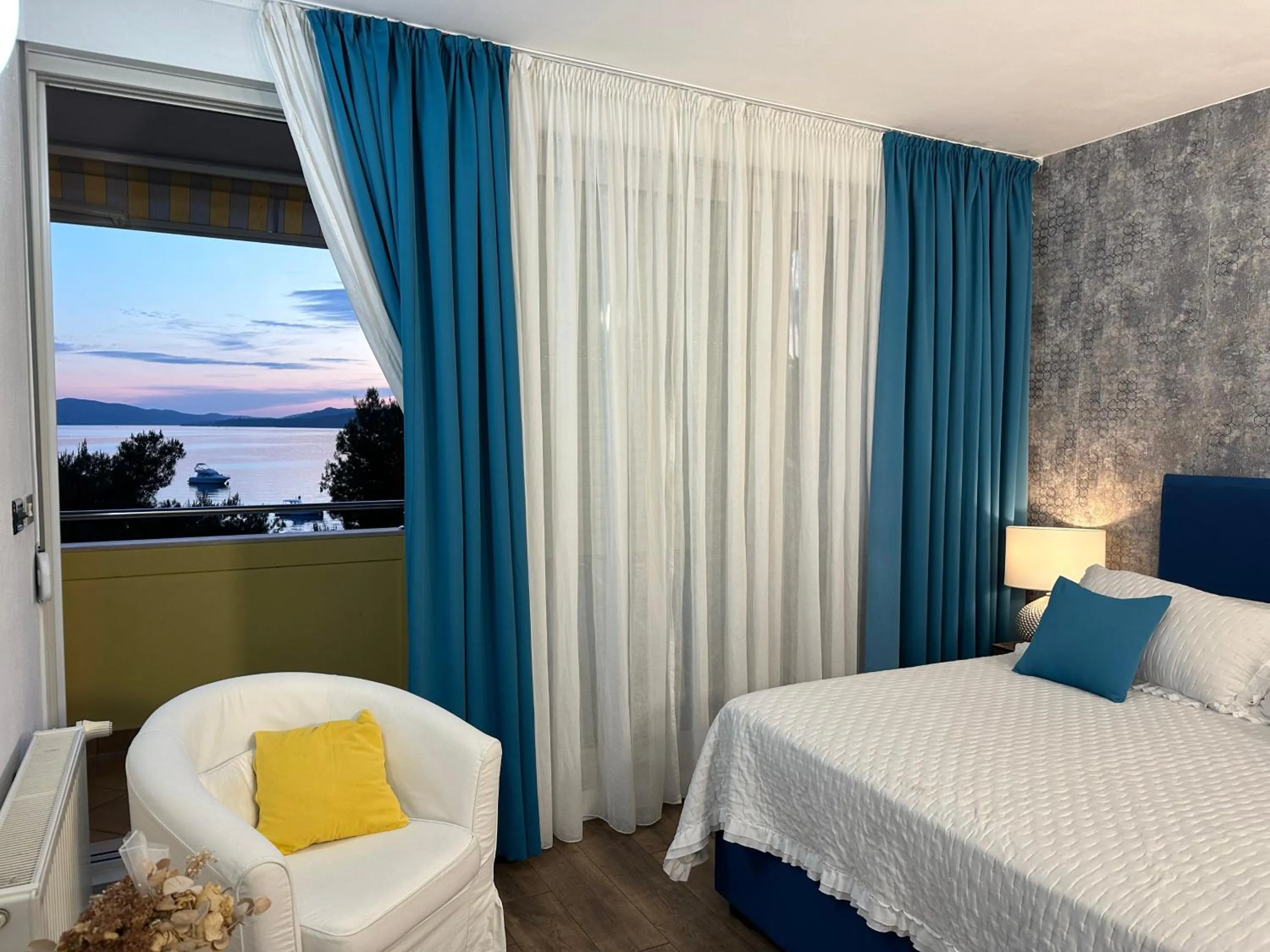 Bedroom, Bed in Apartments Satis