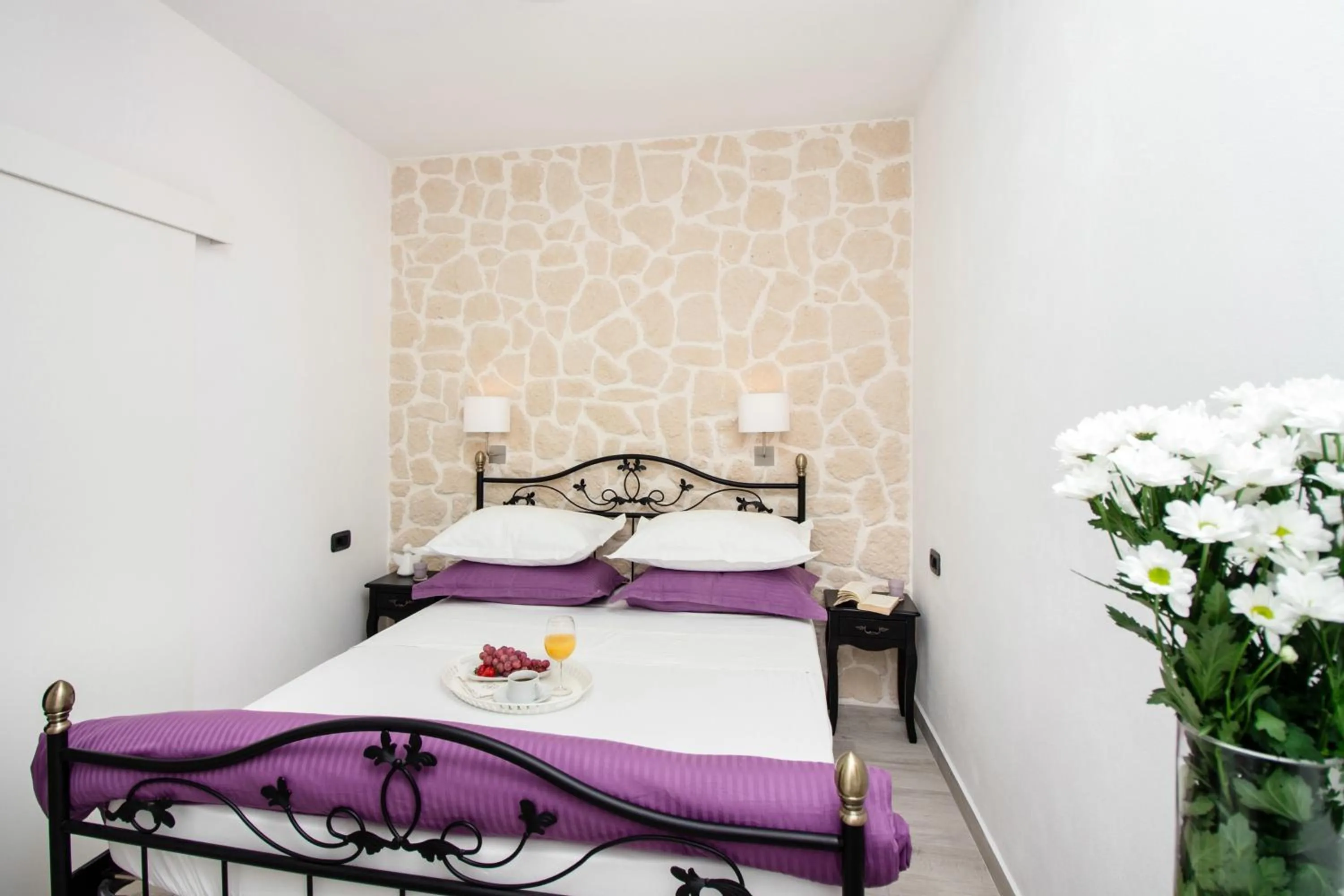 Bed in Apartments Satis