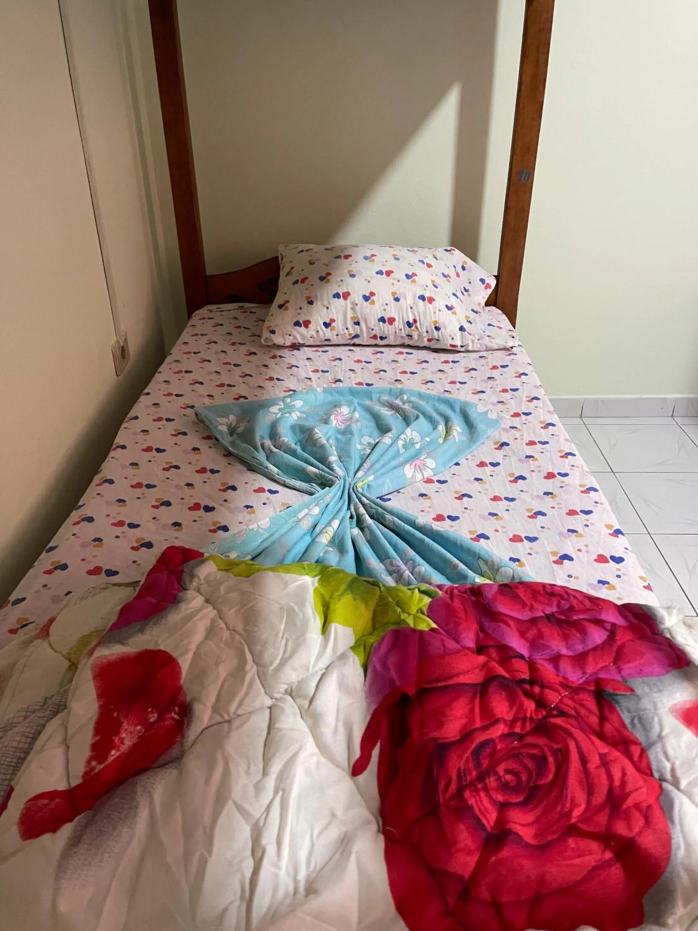 Bed in Vlora Backpackers Hostel & Bar LUNGOMARE