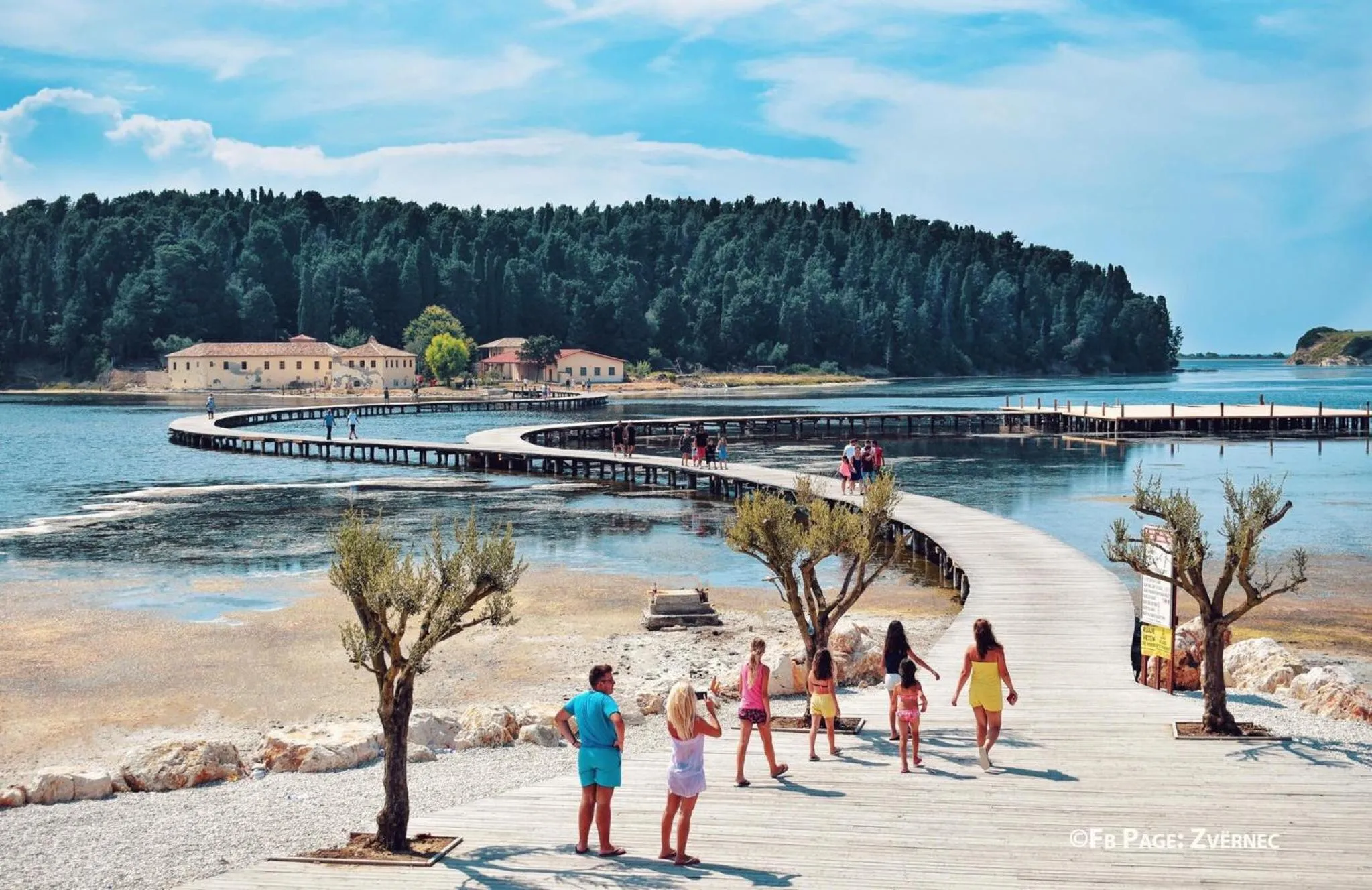 Beach in Vlora Backpackers Hostel & Bar LUNGOMARE