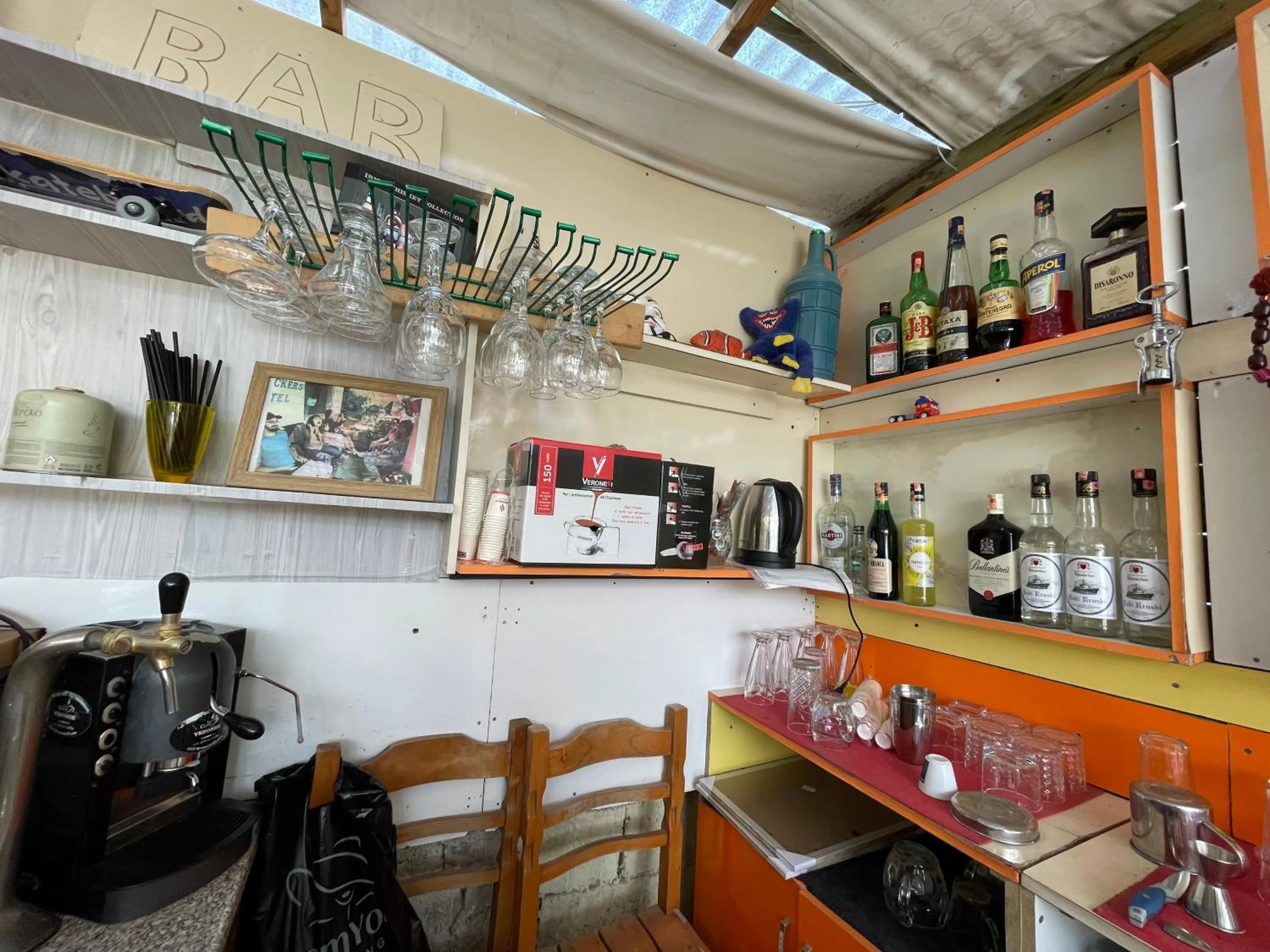 Lounge or bar in Vlora Backpackers Hostel & Bar LUNGOMARE