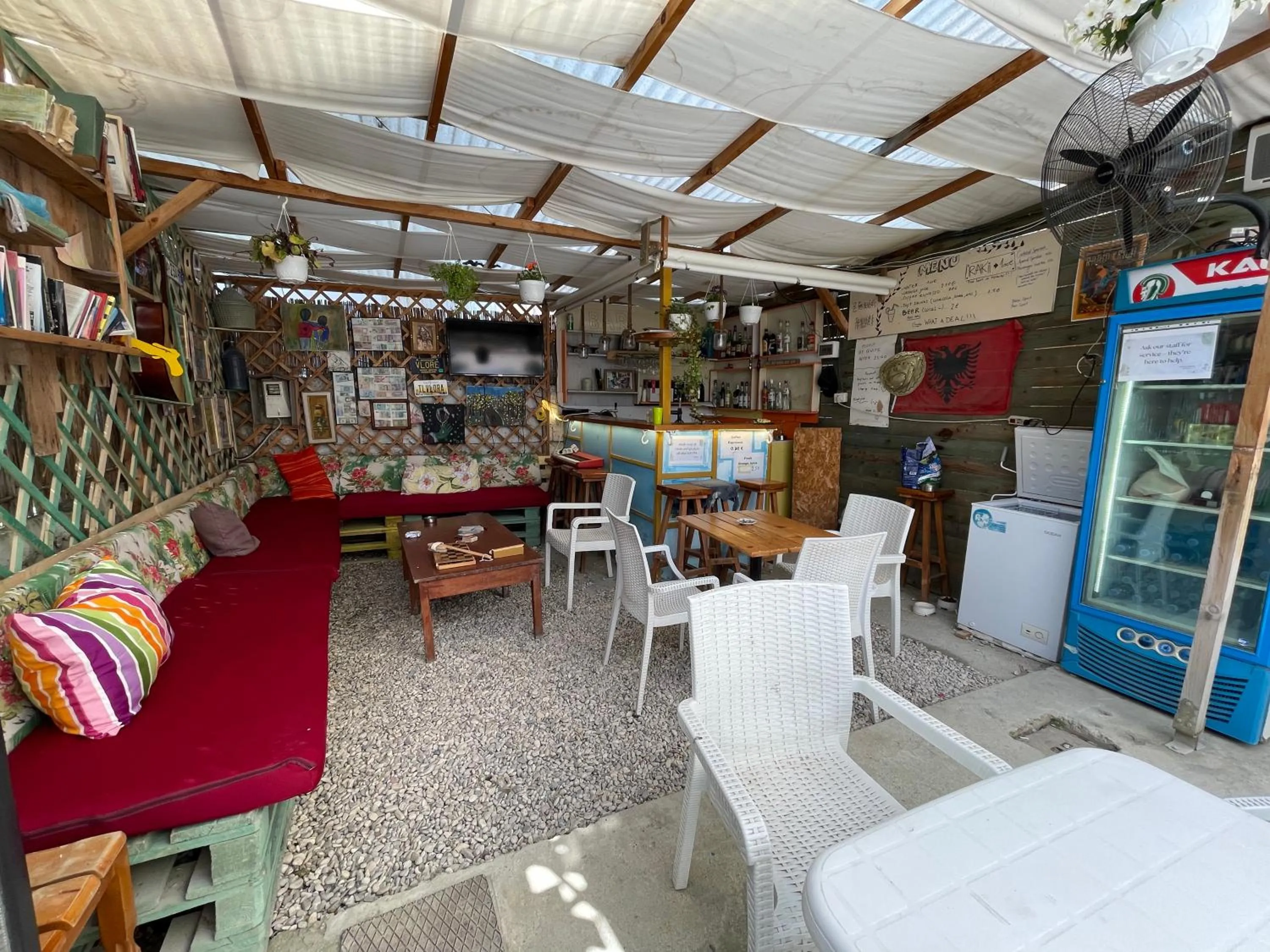 Restaurant/places to eat in Vlora Backpackers Hostel & Bar LUNGOMARE