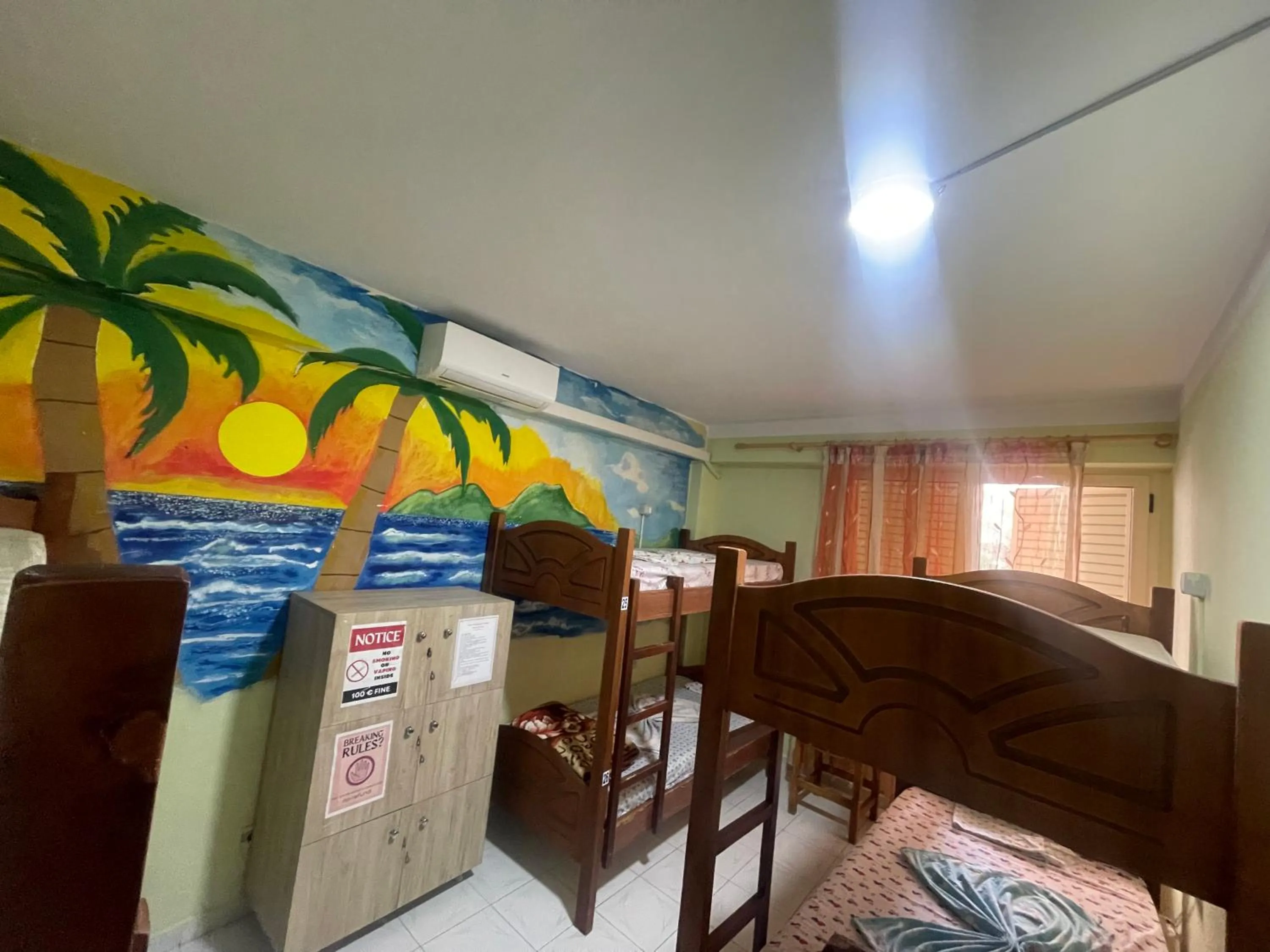 Dining area in Vlora Backpackers Hostel & Bar LUNGOMARE