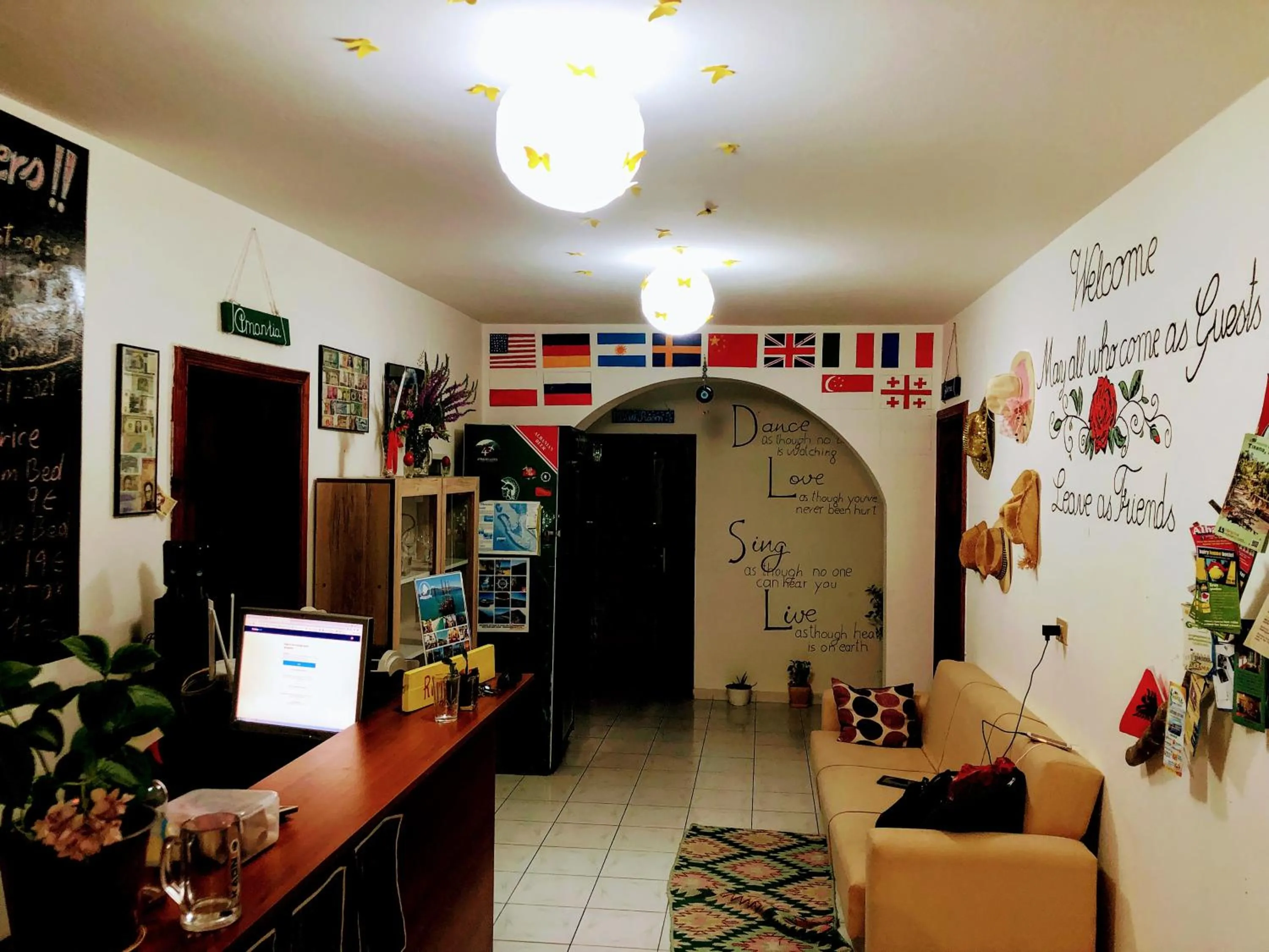 TV and multimedia in Vlora Backpackers Hostel & Bar LUNGOMARE