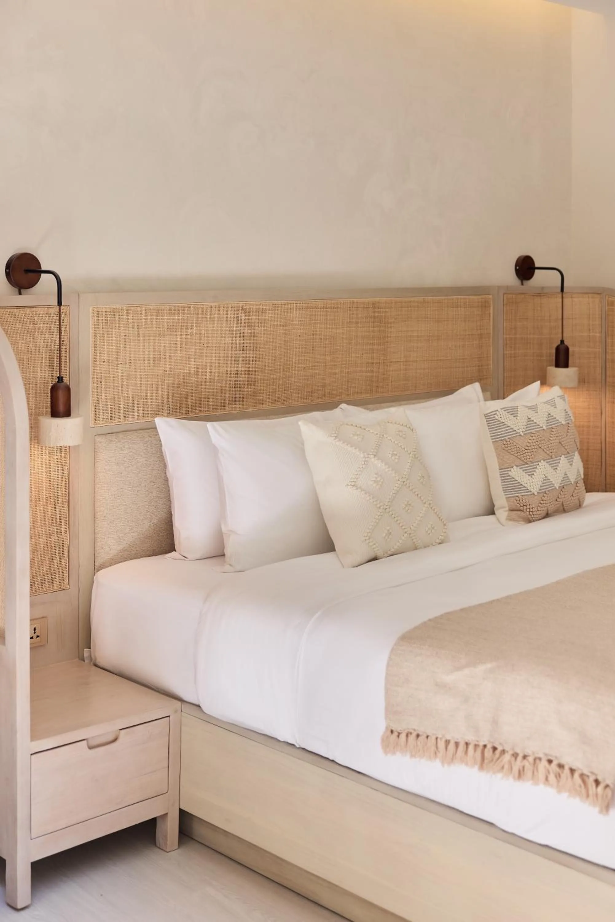 Bed in PE-LA Thapae Boutique Hotel