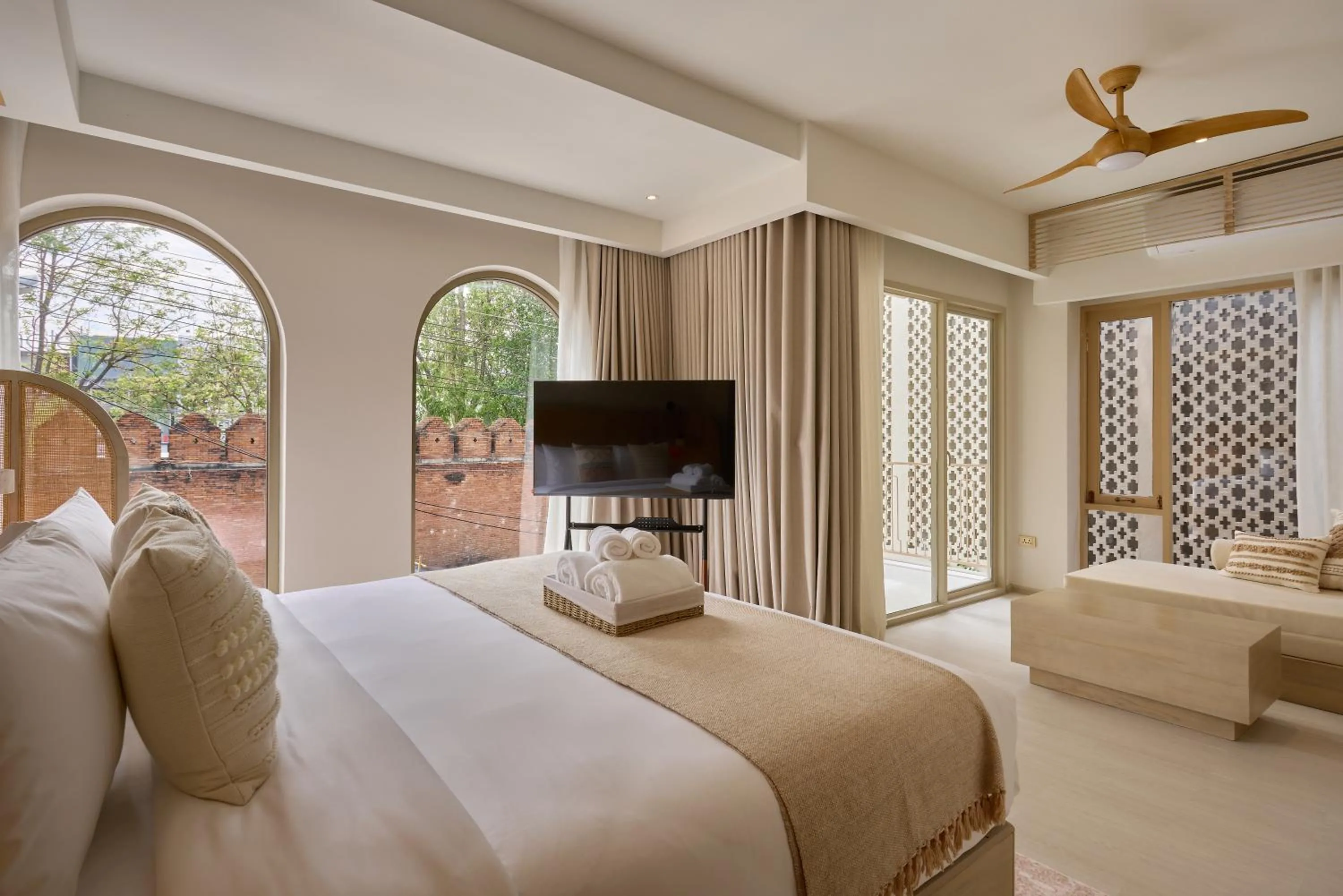 Bed in PE-LA Thapae Boutique Hotel