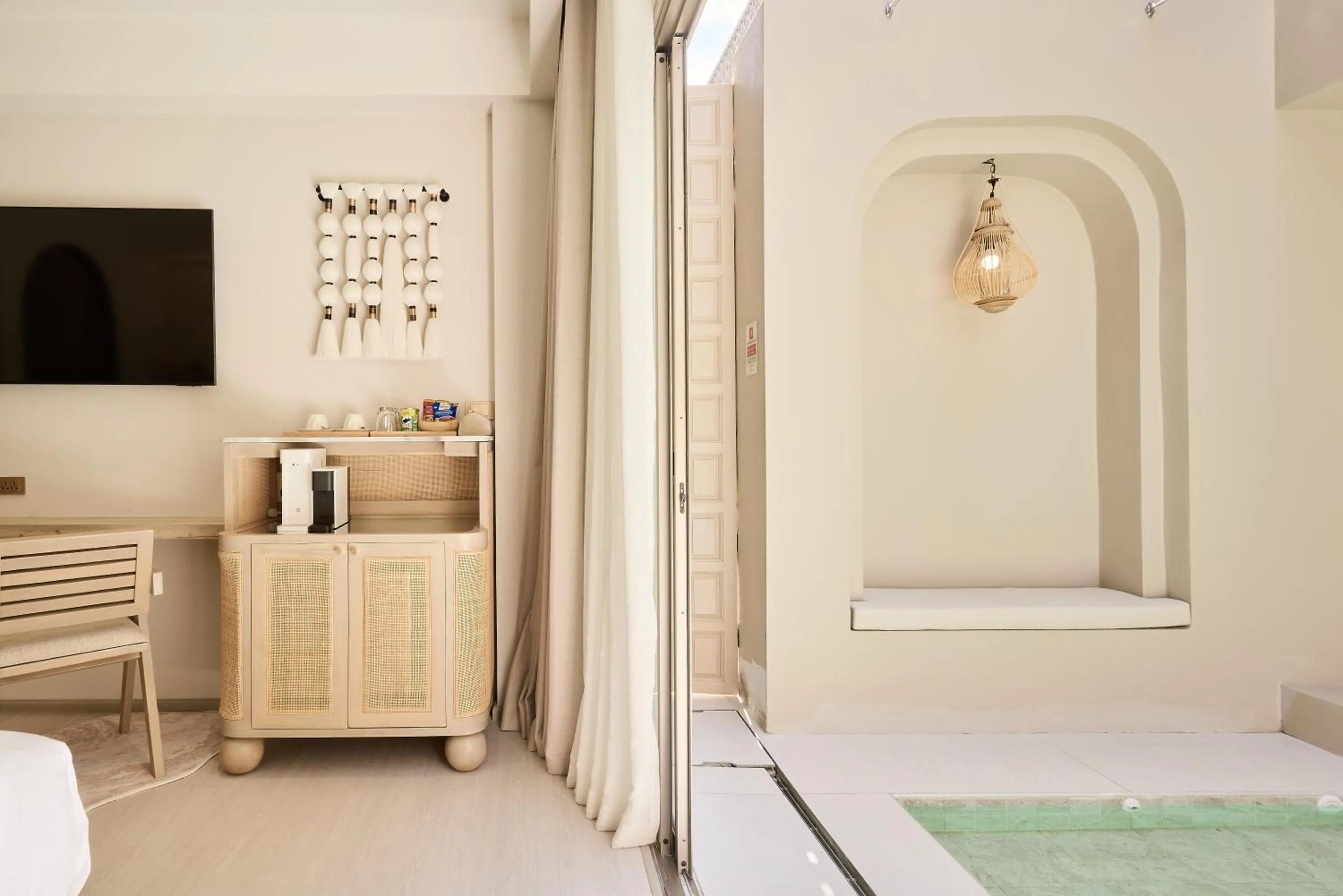 Bed in PE-LA Thapae Boutique Hotel