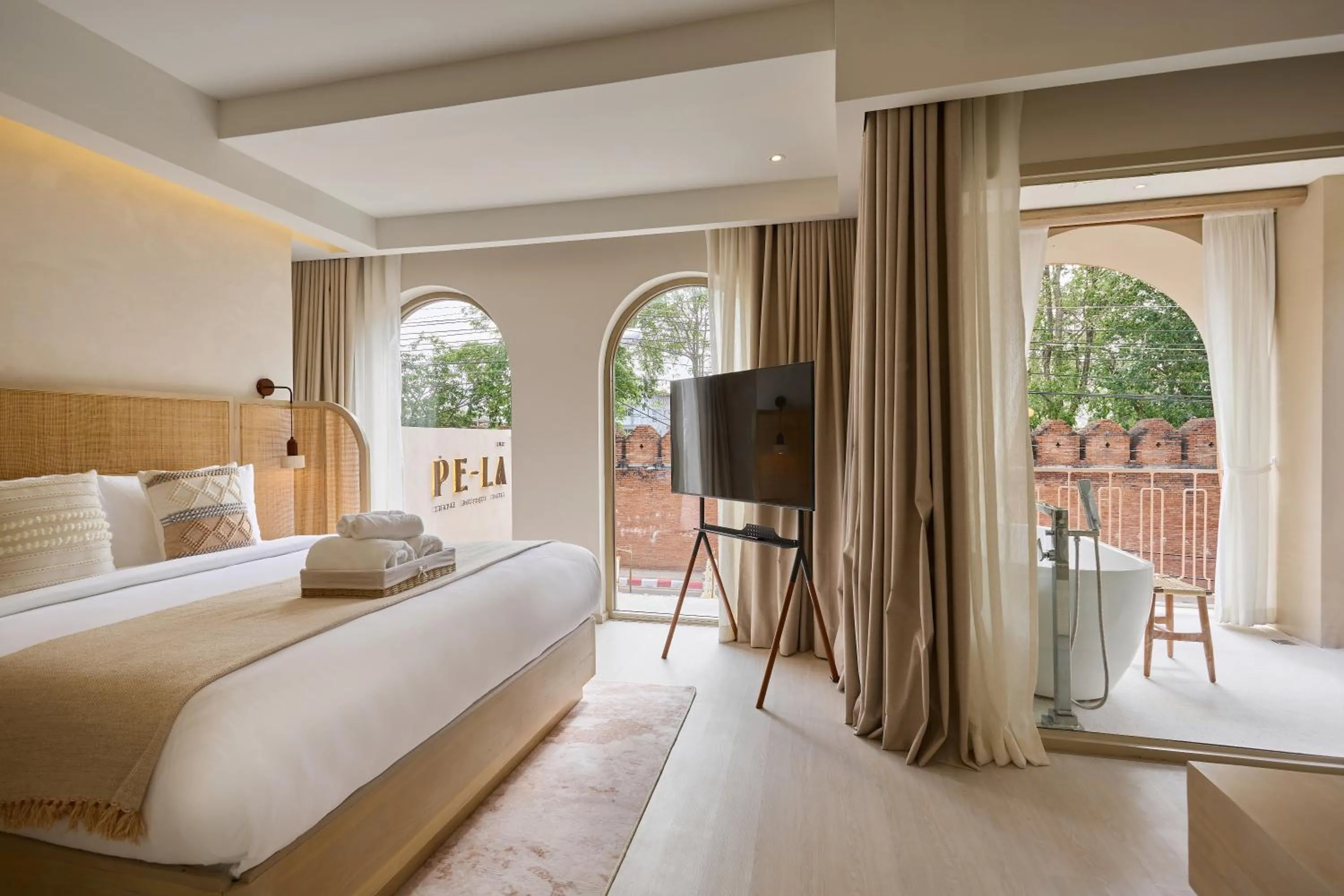Bed in PE-LA Thapae Boutique Hotel