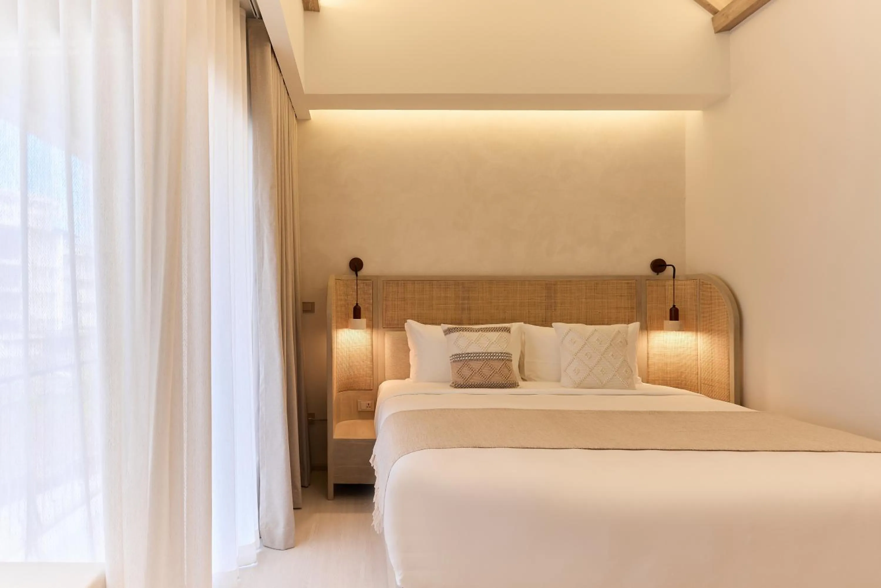 Bed in PE-LA Thapae Boutique Hotel
