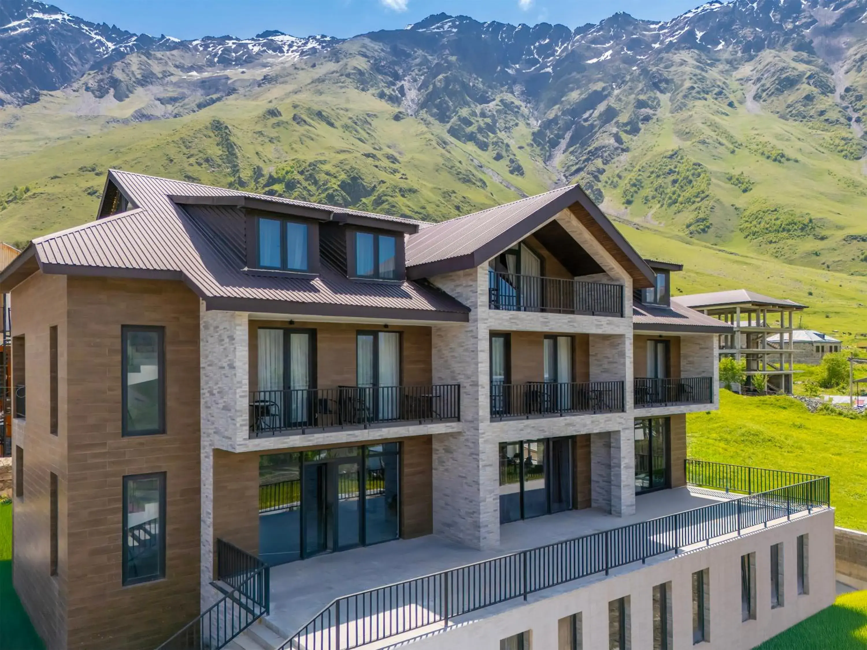 Facade/entrance in Residence Kazbegi Facade/entrance in Residence Kazbegi