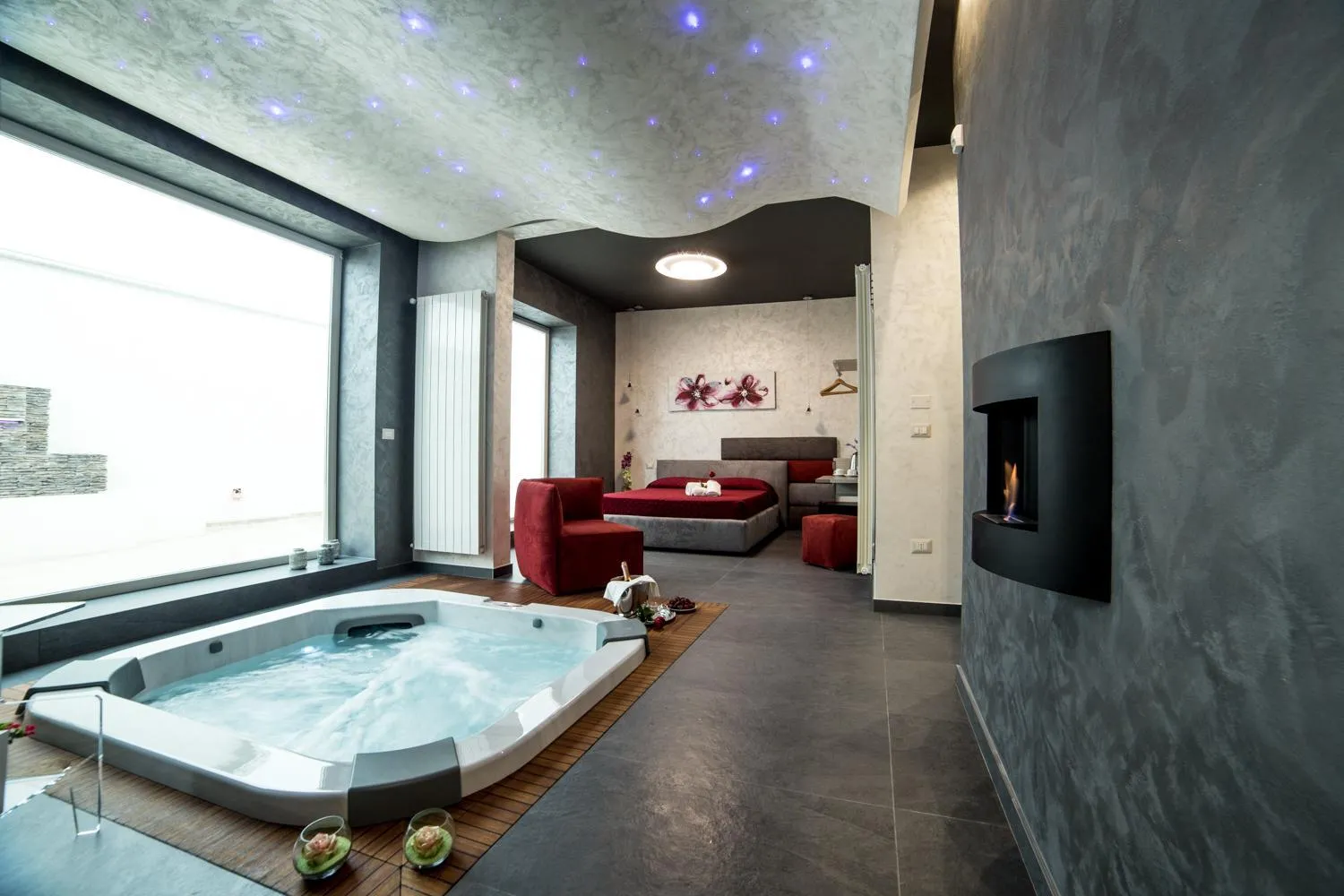 Hot Tub in Bhagya