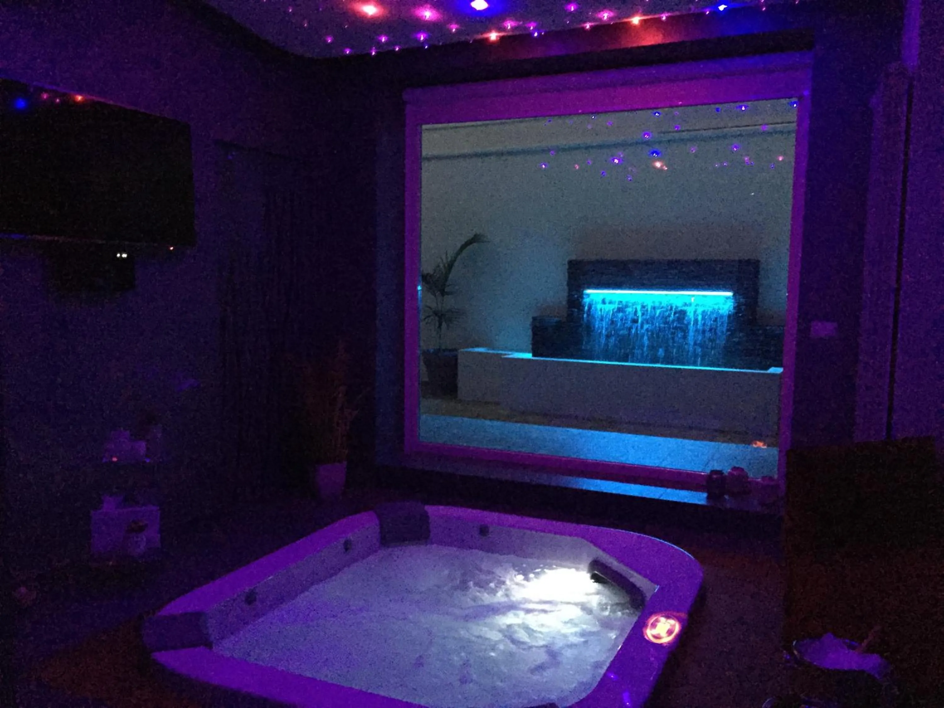 Hot Tub in Bhagya