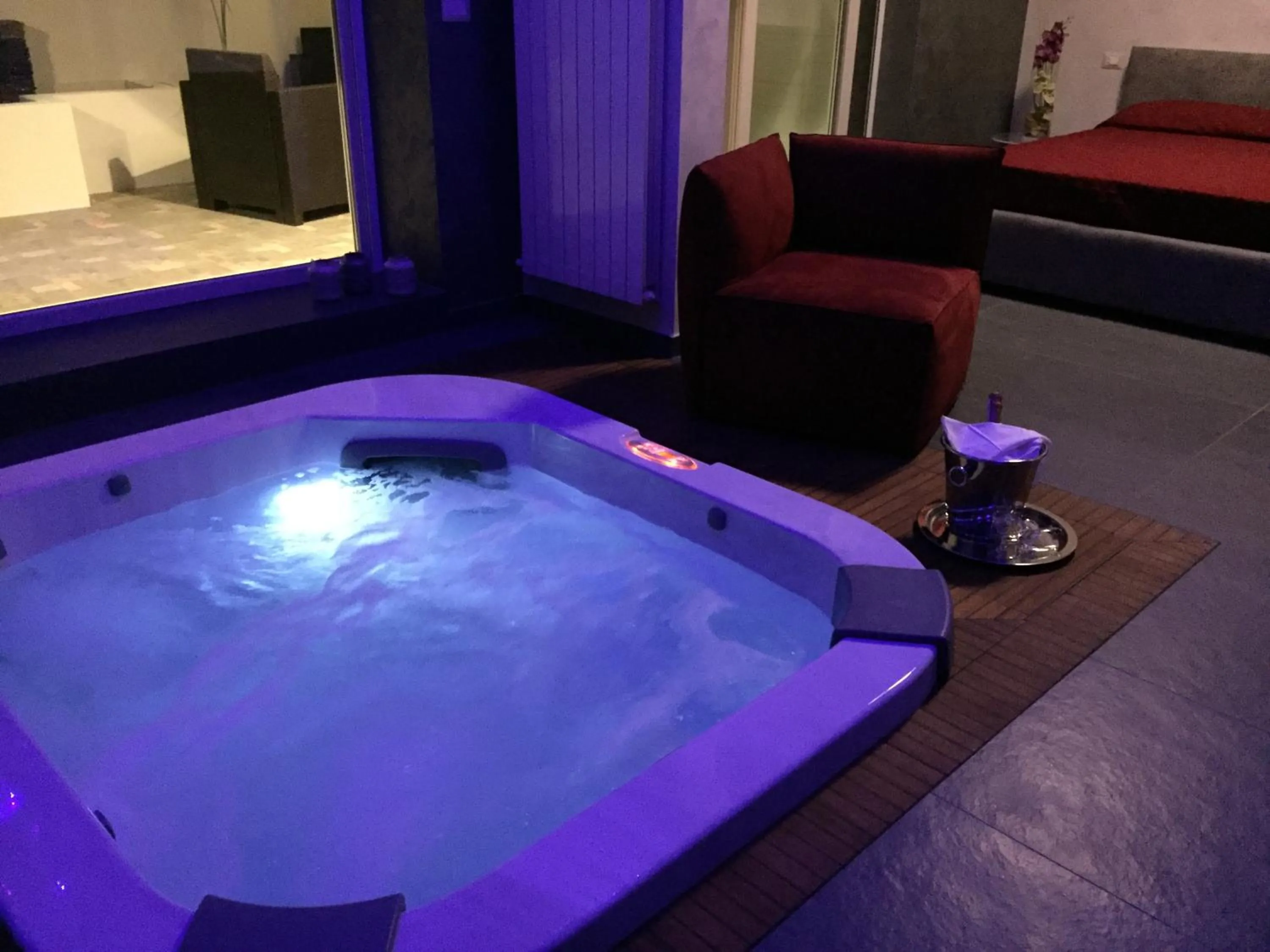 Hot Tub in Bhagya