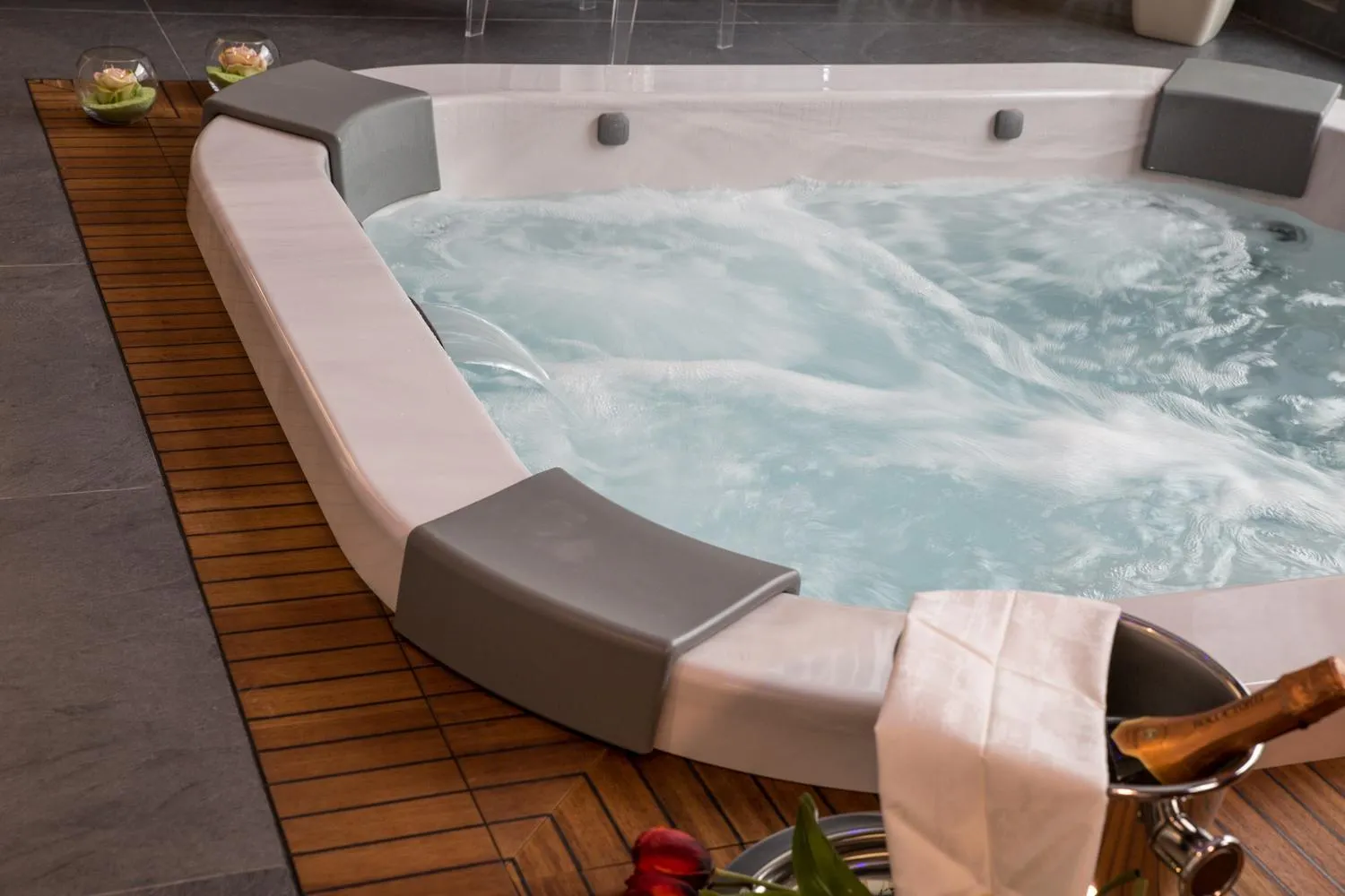Hot Tub in Bhagya