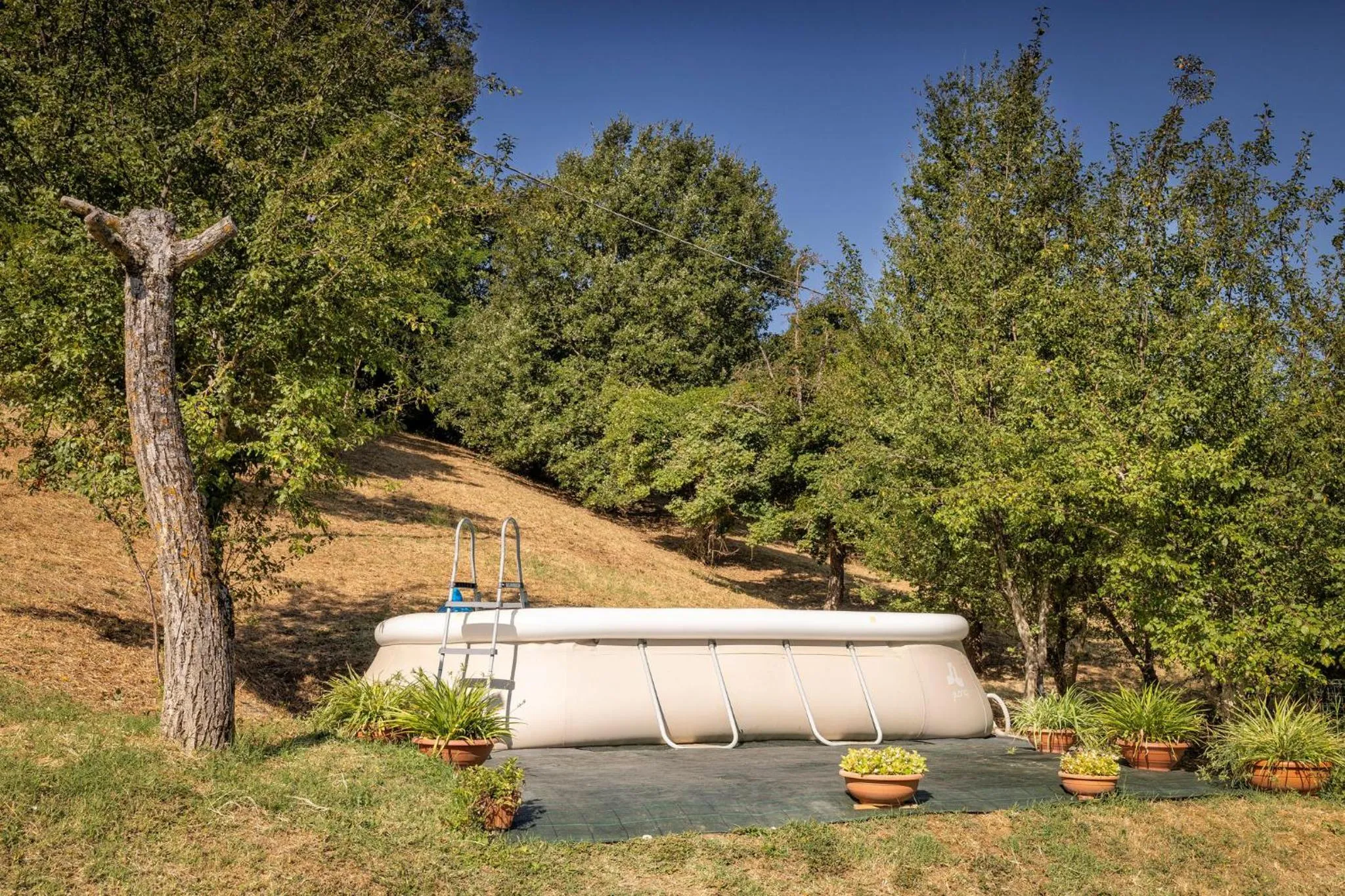 Swimming pool in L'Angolino di Martiena, amazing view in Montepulciano