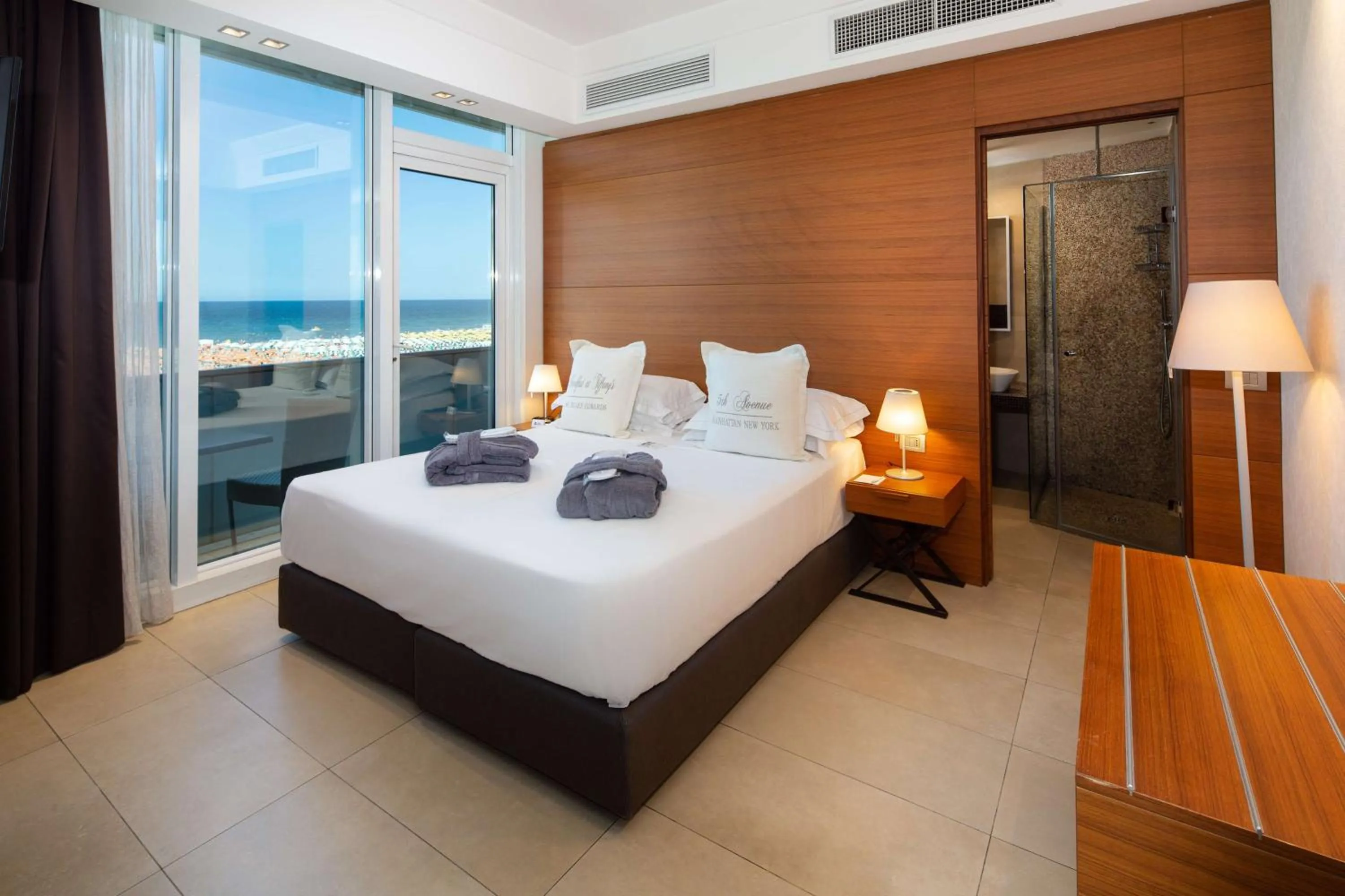 Photo of the whole room, Bed in Best Western Maison B Hotel