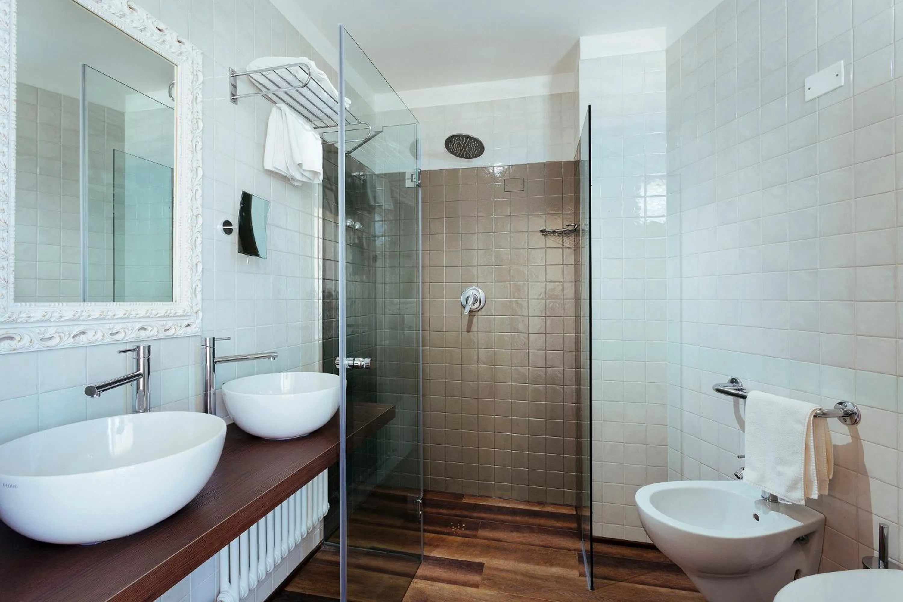 Shower in Best Western Maison B Hotel