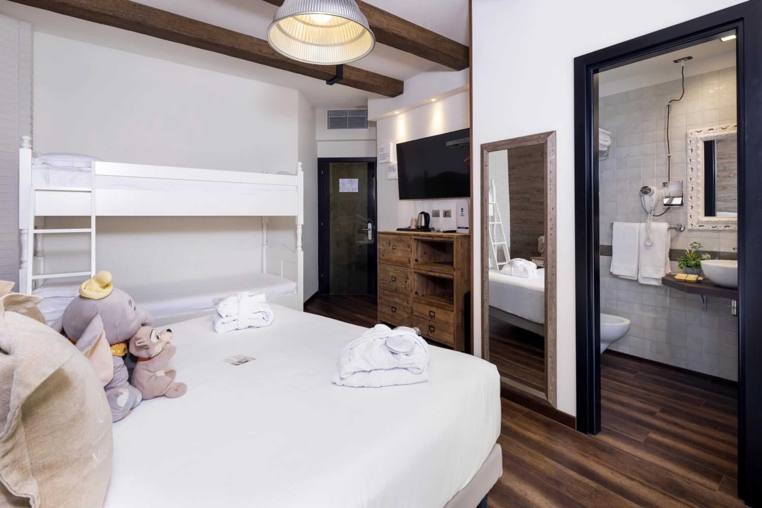 Bed in Best Western Maison B Hotel