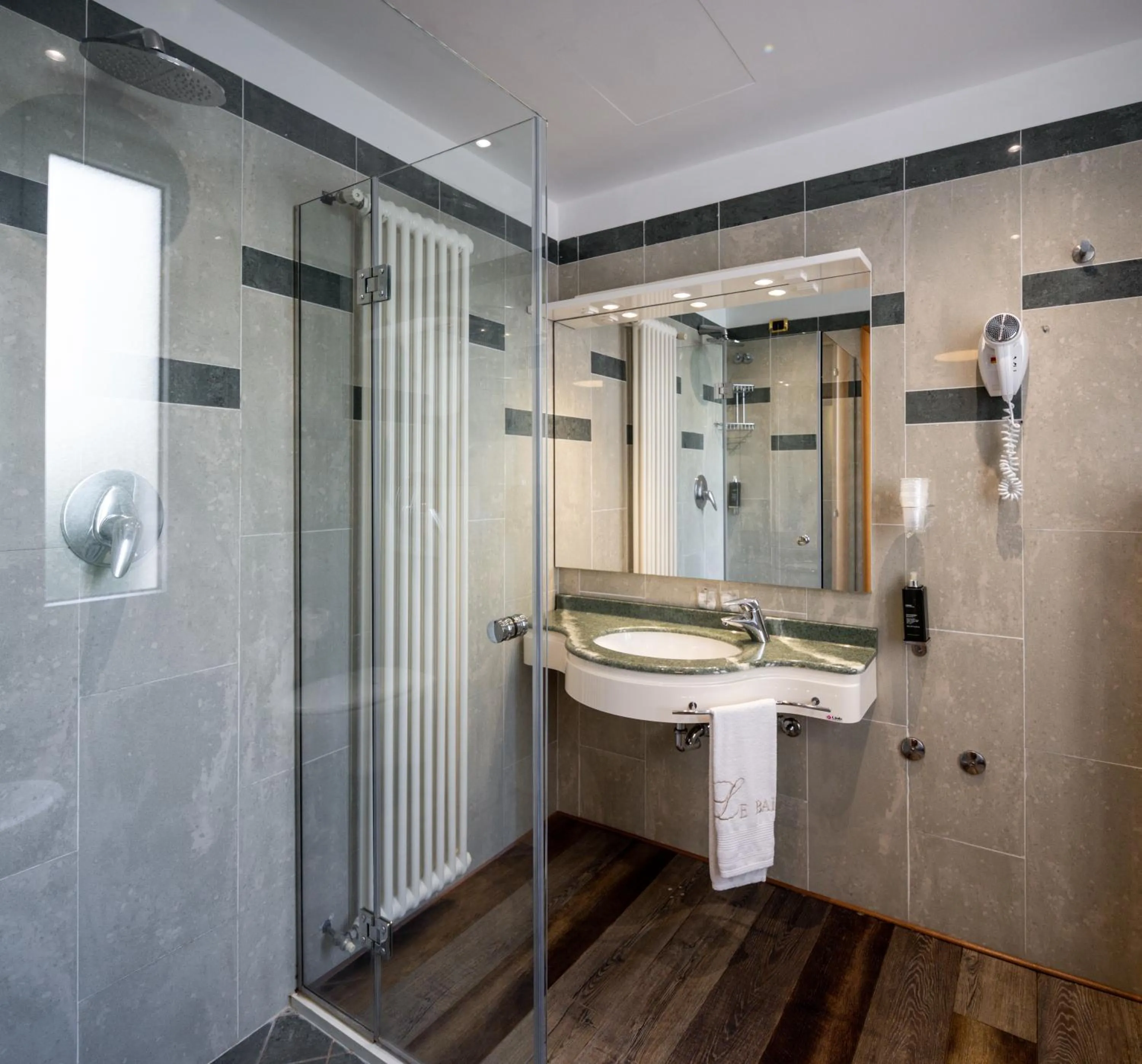 Shower in Best Western Maison B Hotel