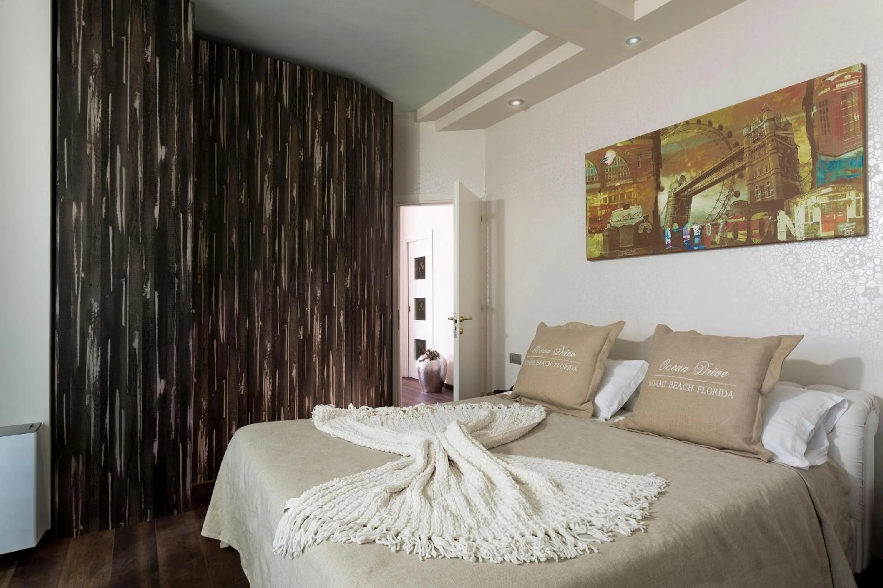 Bed in Best Western Maison B Hotel