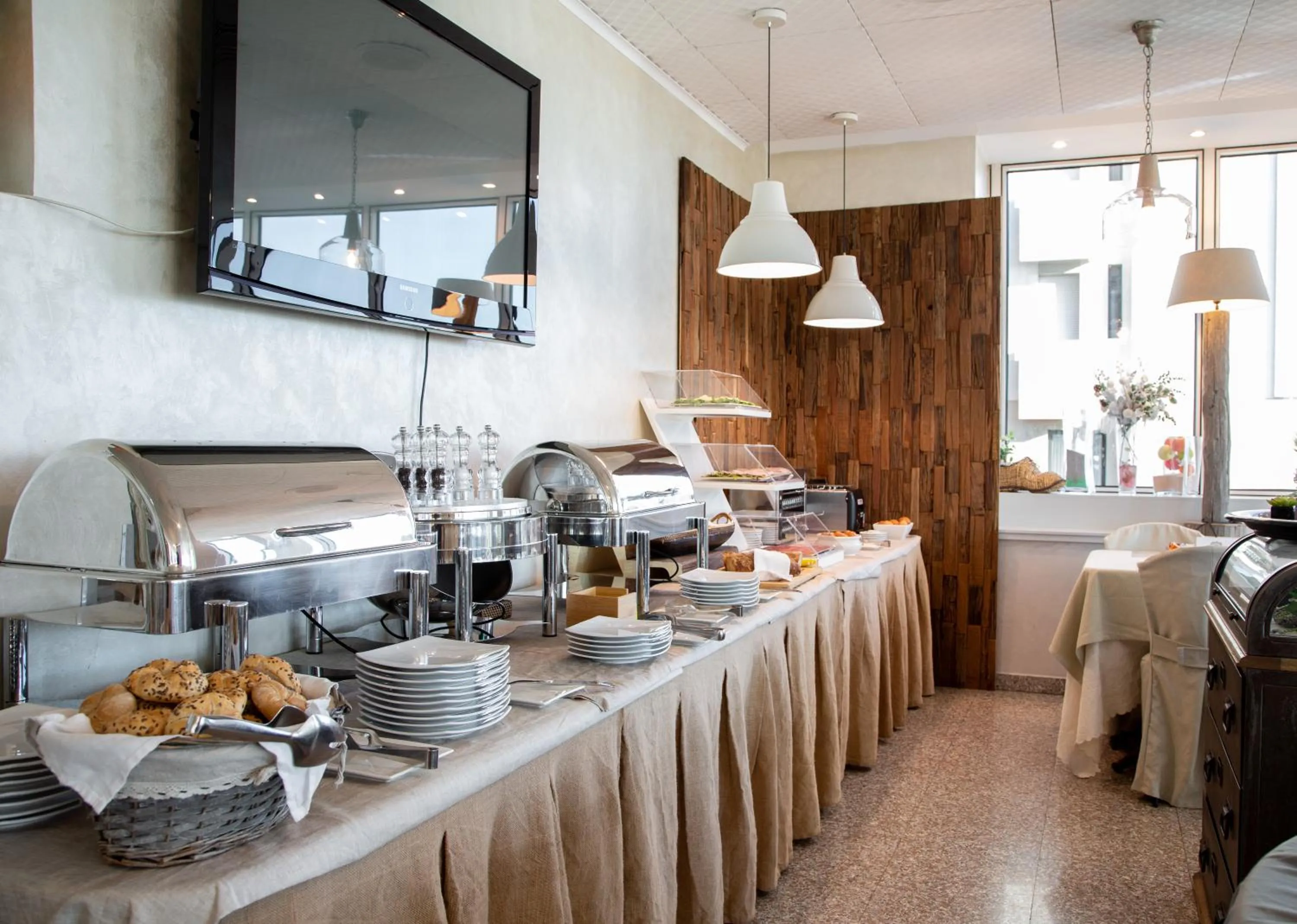 Food and drinks in Best Western Maison B Hotel