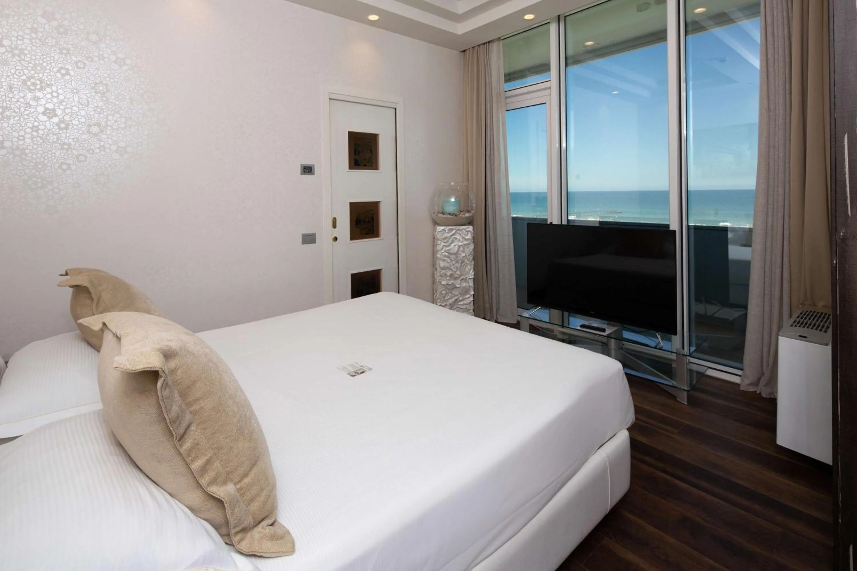 Photo of the whole room, Bed in Best Western Maison B Hotel