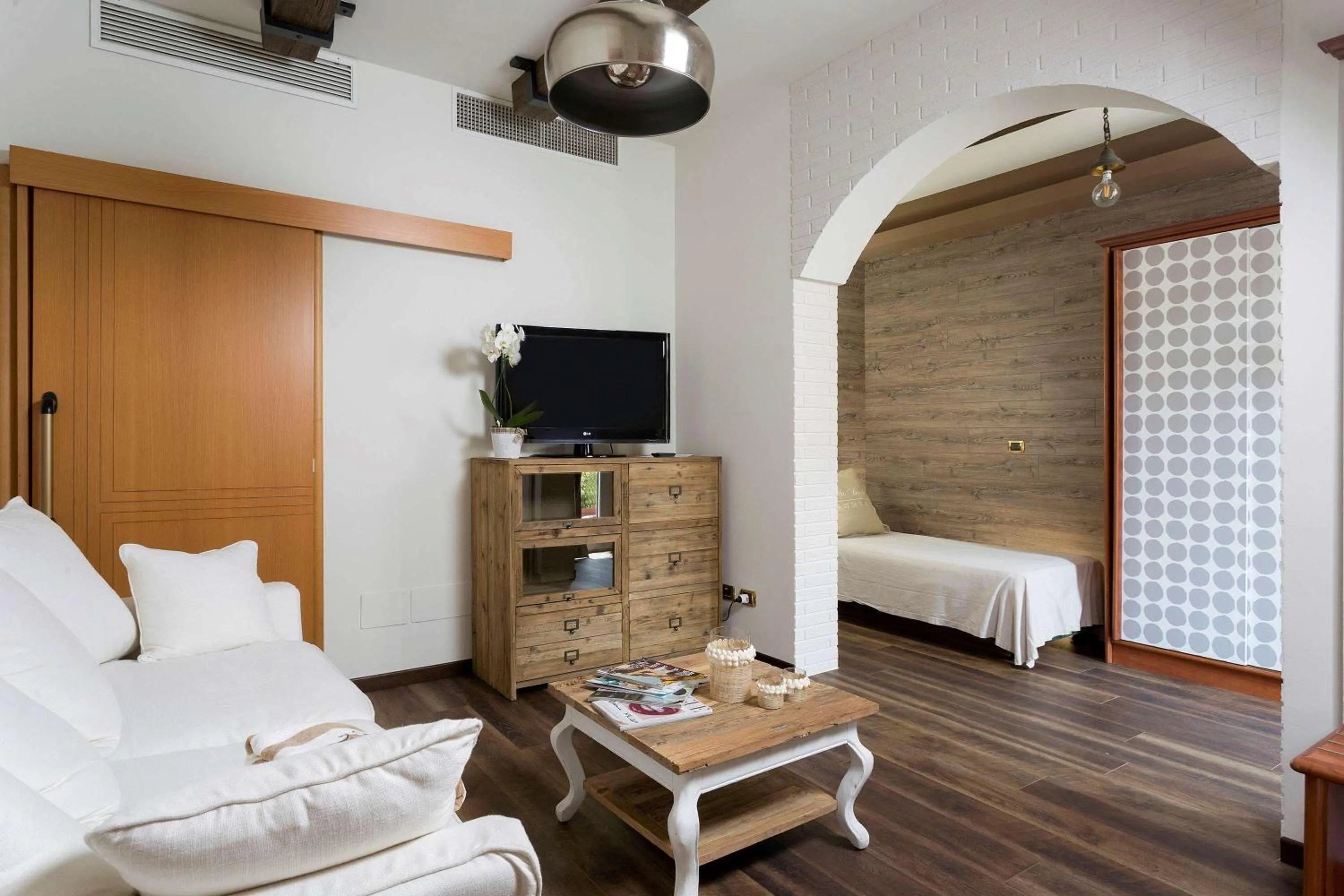 Photo of the whole room, Bed in Best Western Maison B Hotel