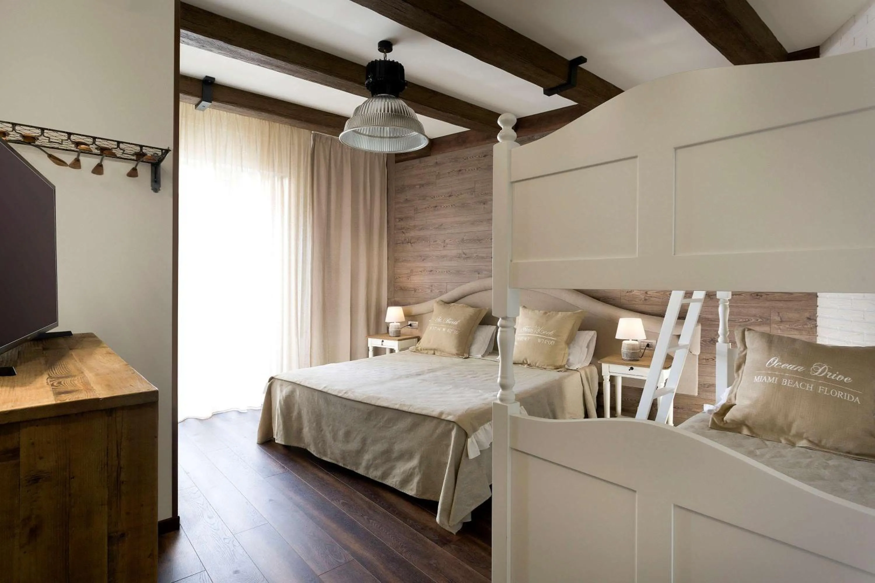 Photo of the whole room, Bed in Best Western Maison B Hotel