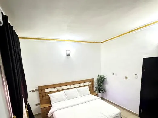 Bed in DEE OS' Hotel
