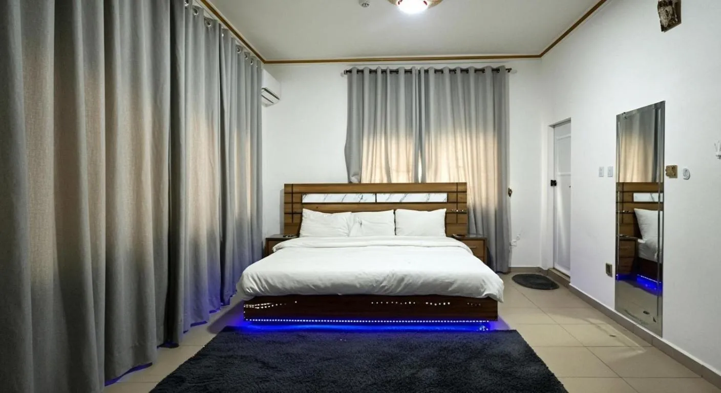Bedroom, Bed in DEE OS' Hotel