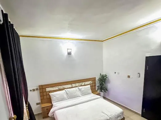 Bed in DEE OS' Hotel