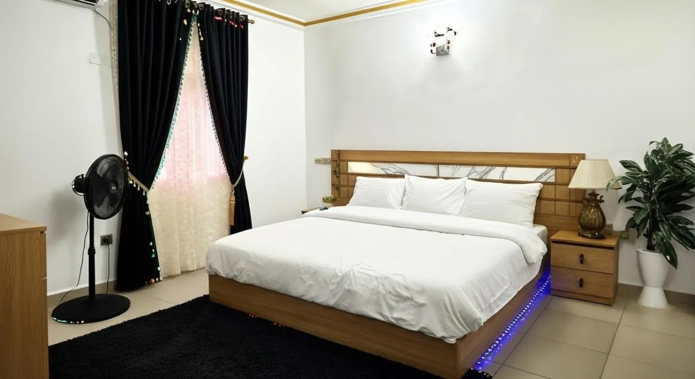 Bed in DEE OS' Hotel