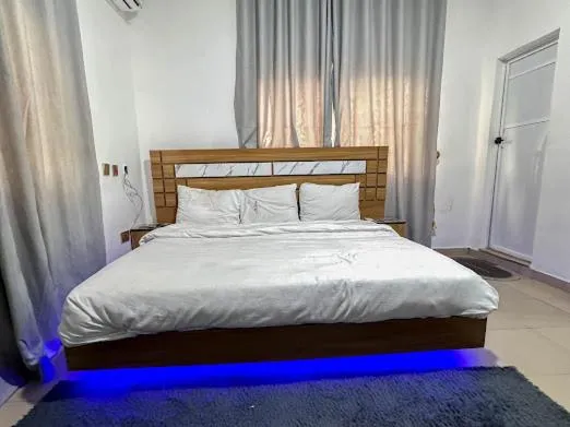Bed in DEE OS' Hotel