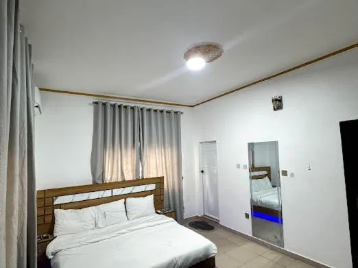 Bed in DEE OS' Hotel