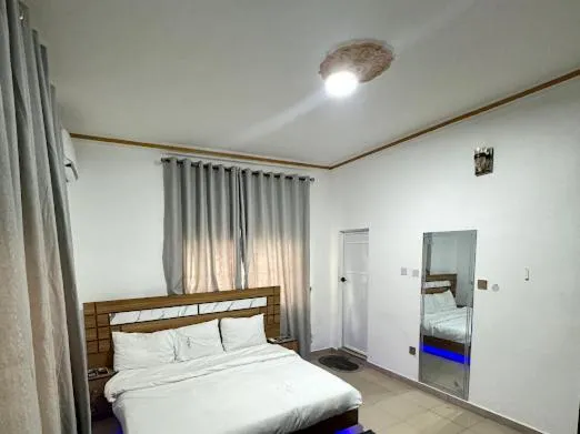 Bed in DEE OS' Hotel
