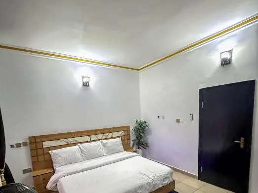 Bed in DEE OS' Hotel