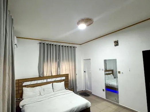 Bed in DEE OS' Hotel