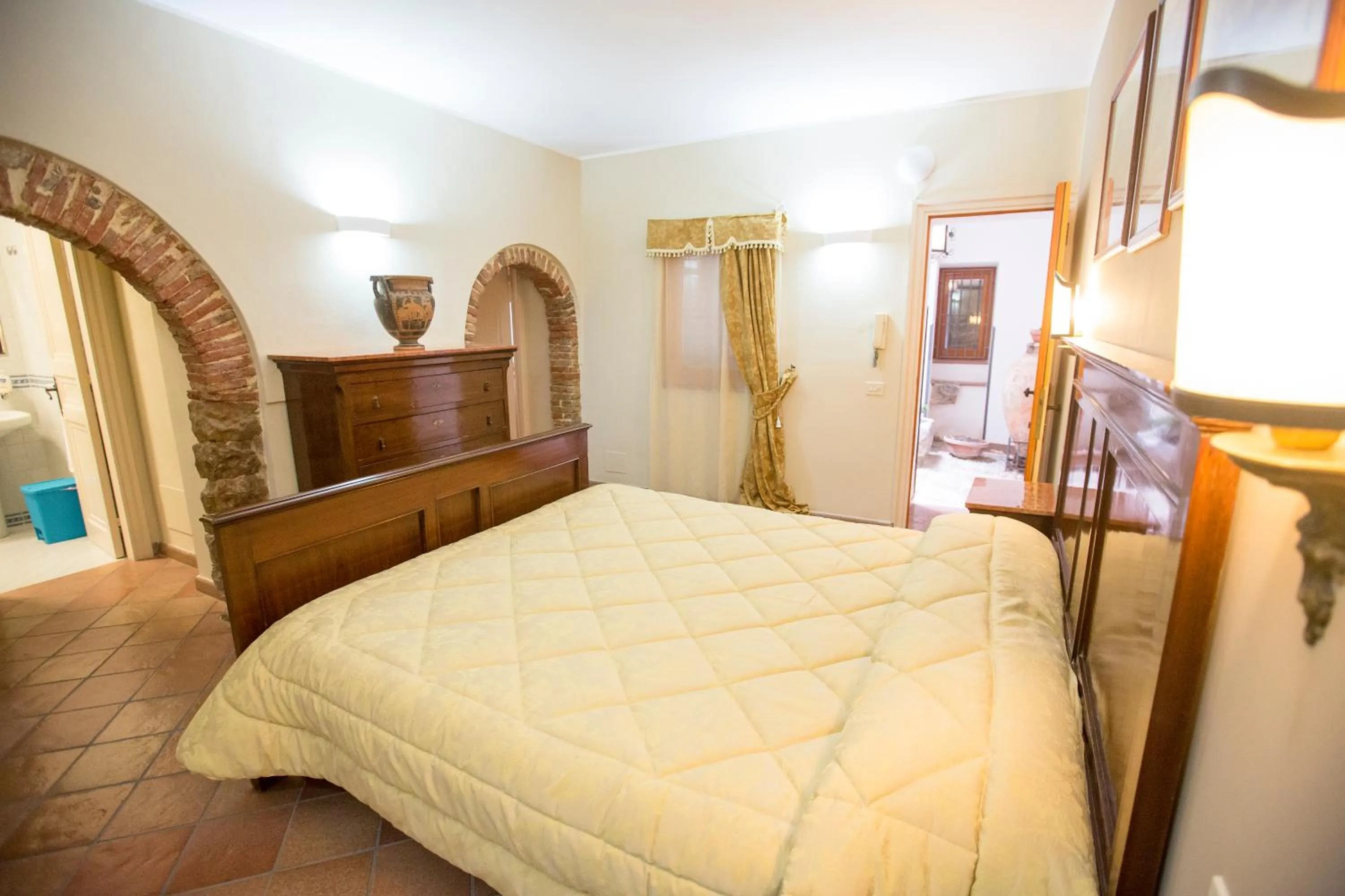 Photo of the whole room, Bed in Palazzo Raho