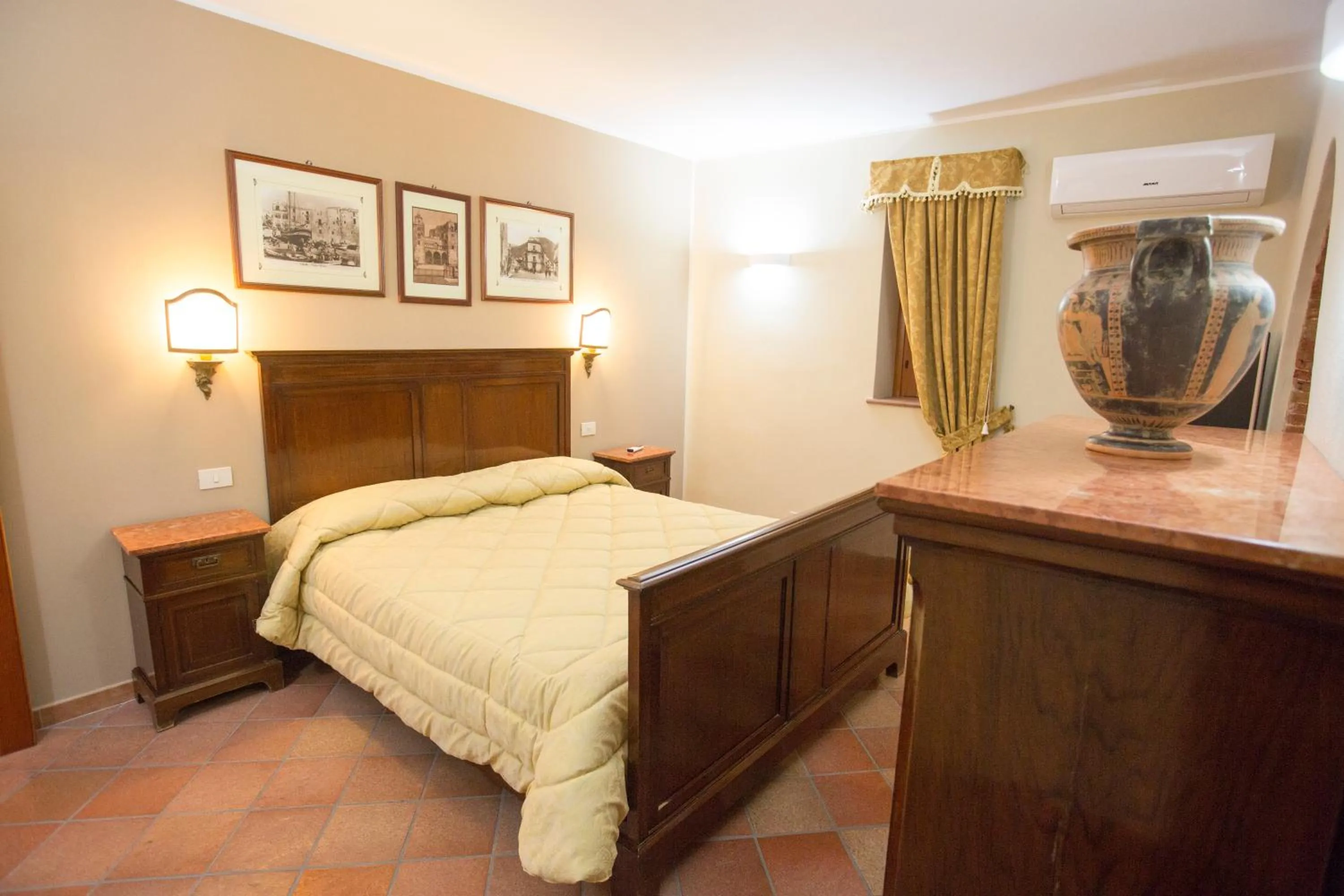 Photo of the whole room, Bed in Palazzo Raho