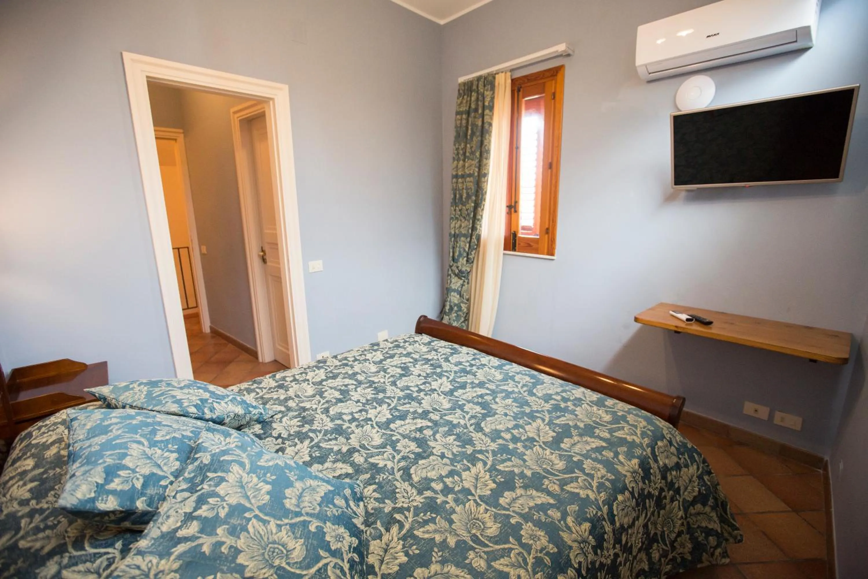 Photo of the whole room, Bed in Palazzo Raho