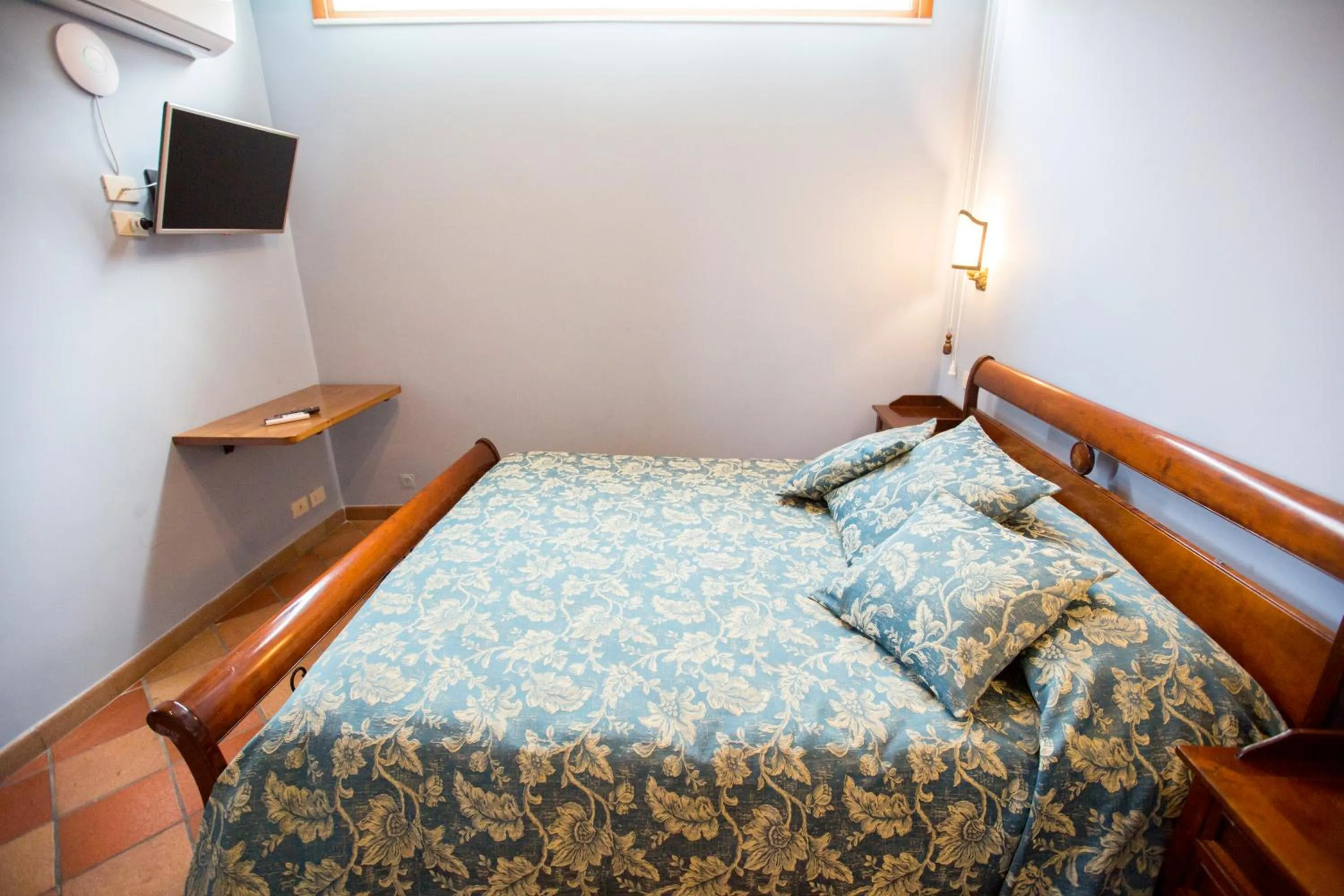 Photo of the whole room, Bed in Palazzo Raho