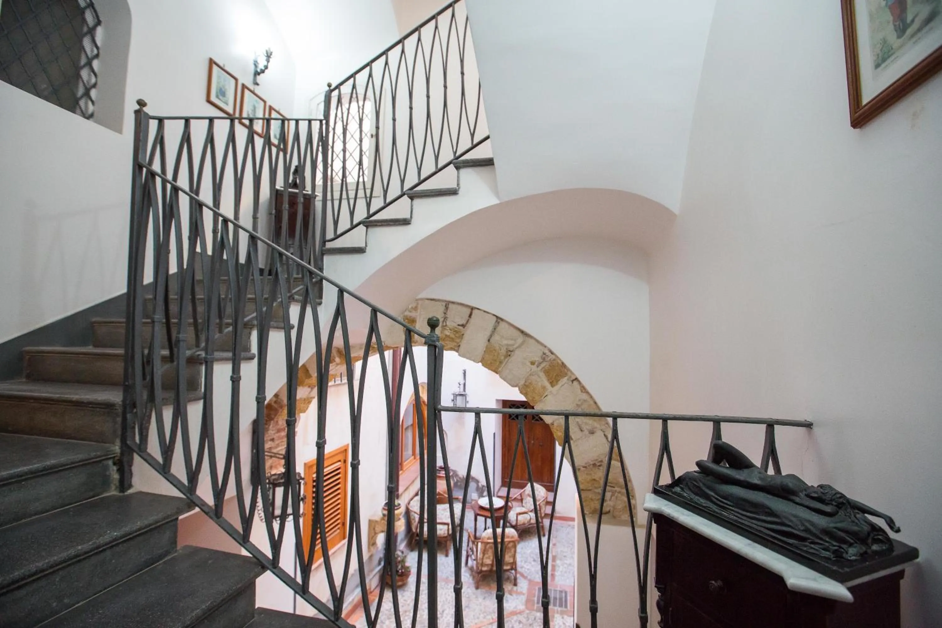 Property building in Palazzo Raho