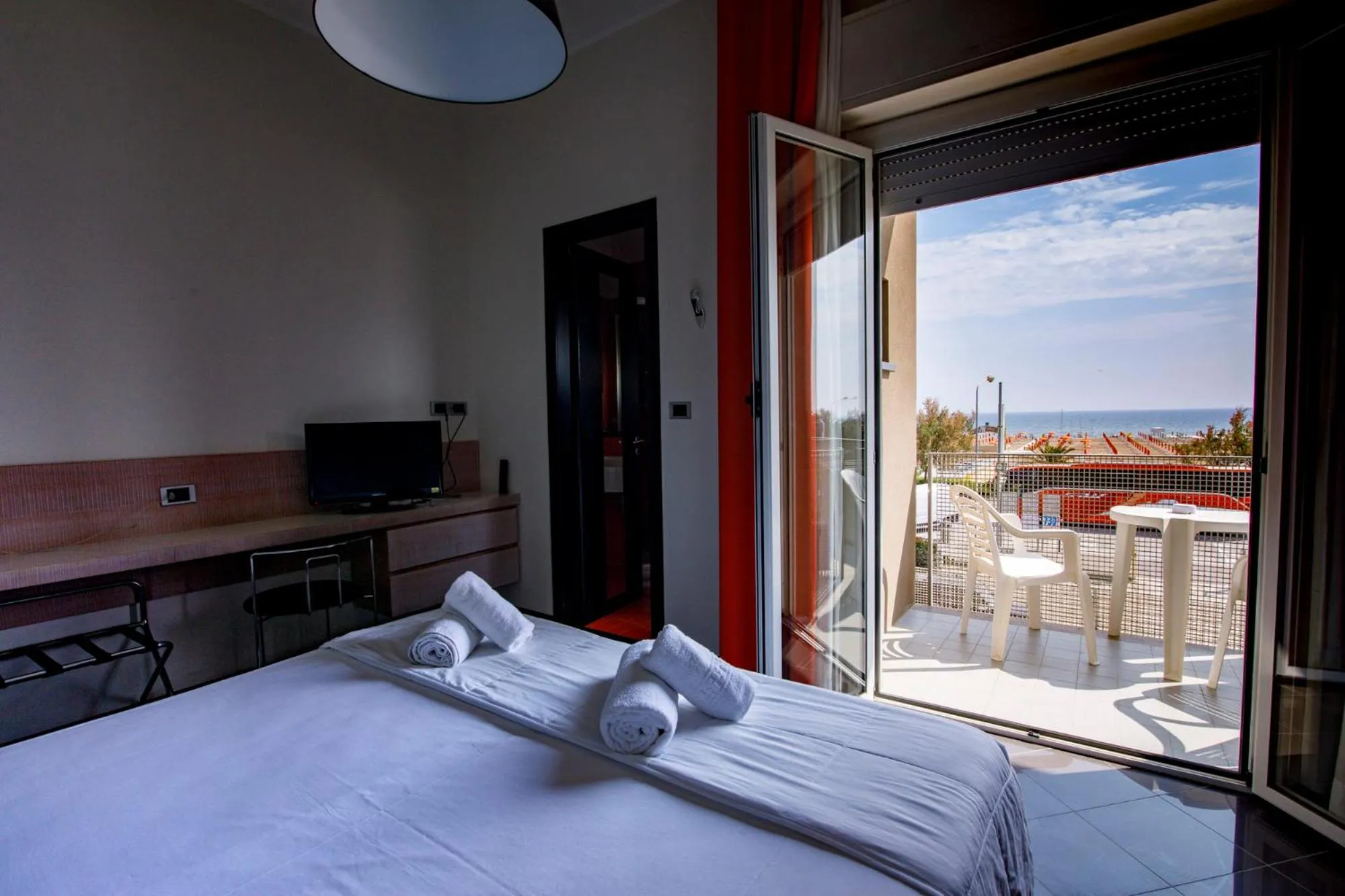 View (from property/room), Bed in Hotel Derby