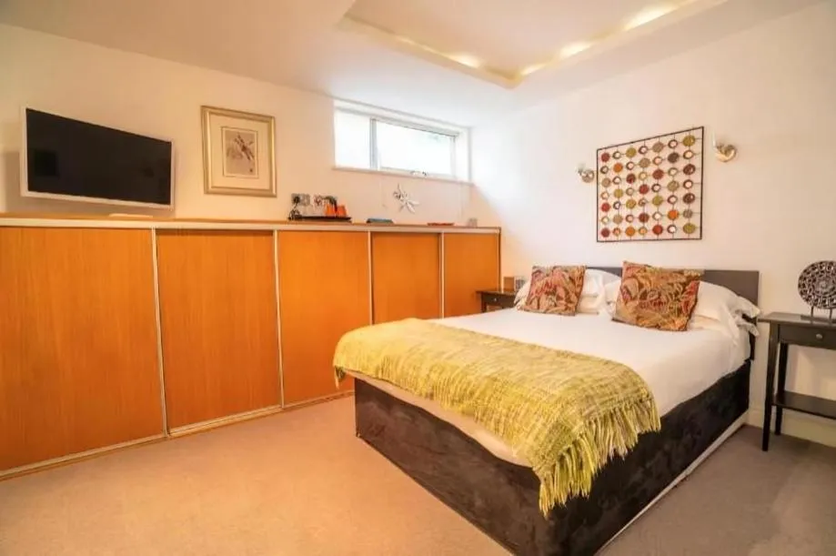 Bed in Nell Gwynn House