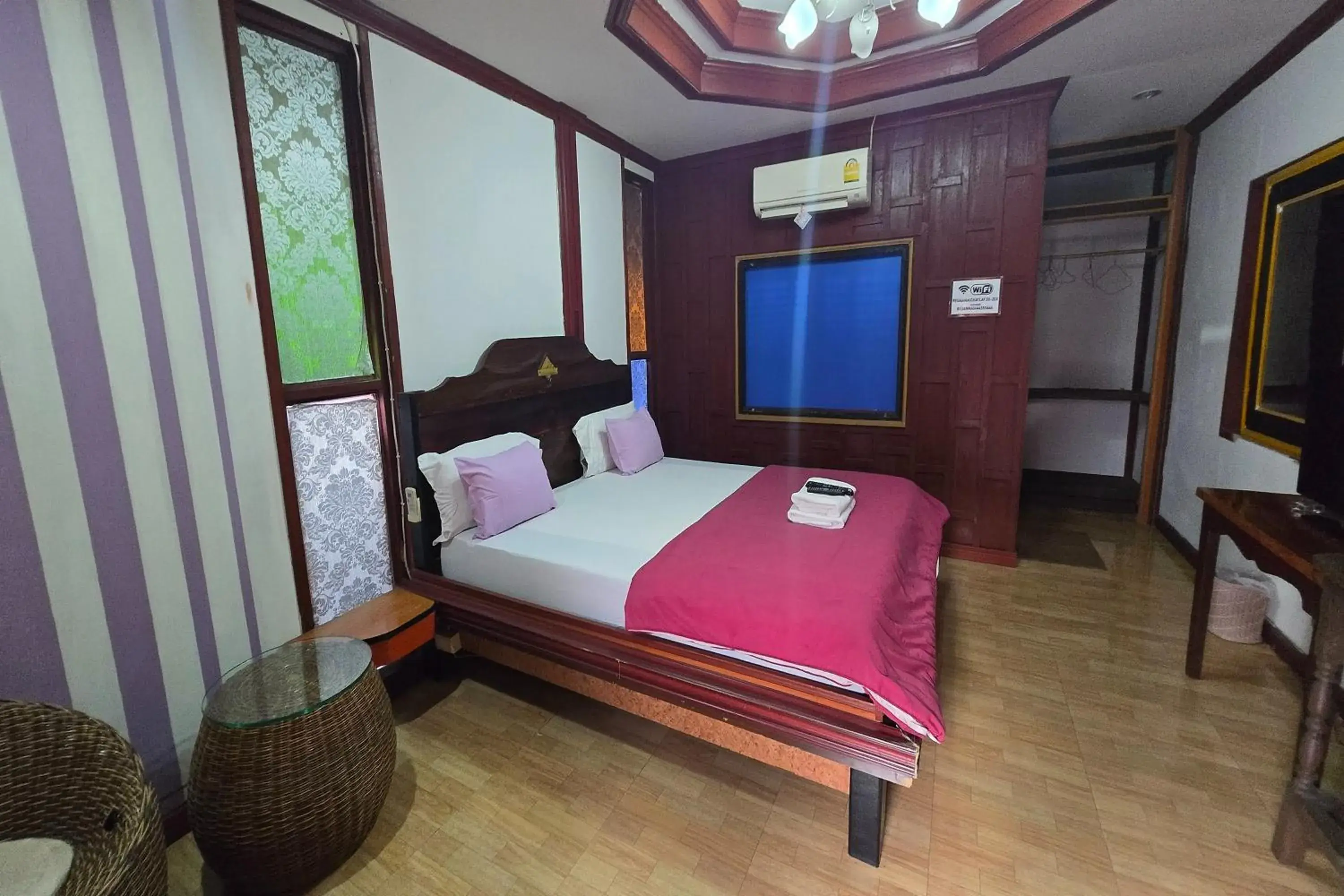 Bed in Ruean Mai KhiangLe Songkhla Bed in Ruean Mai KhiangLe Songkhla
