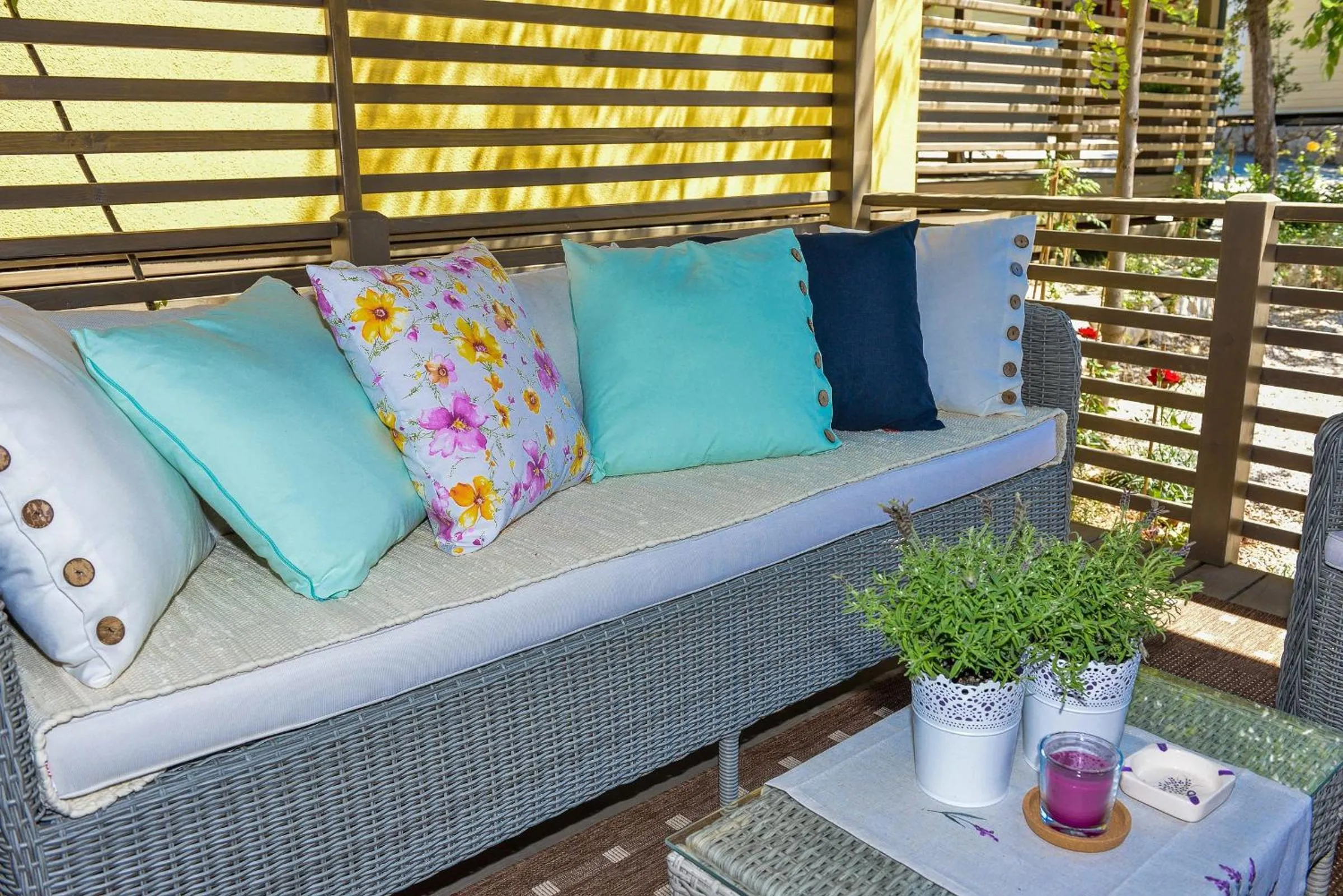 Decorative detail in Sunny Home Soline