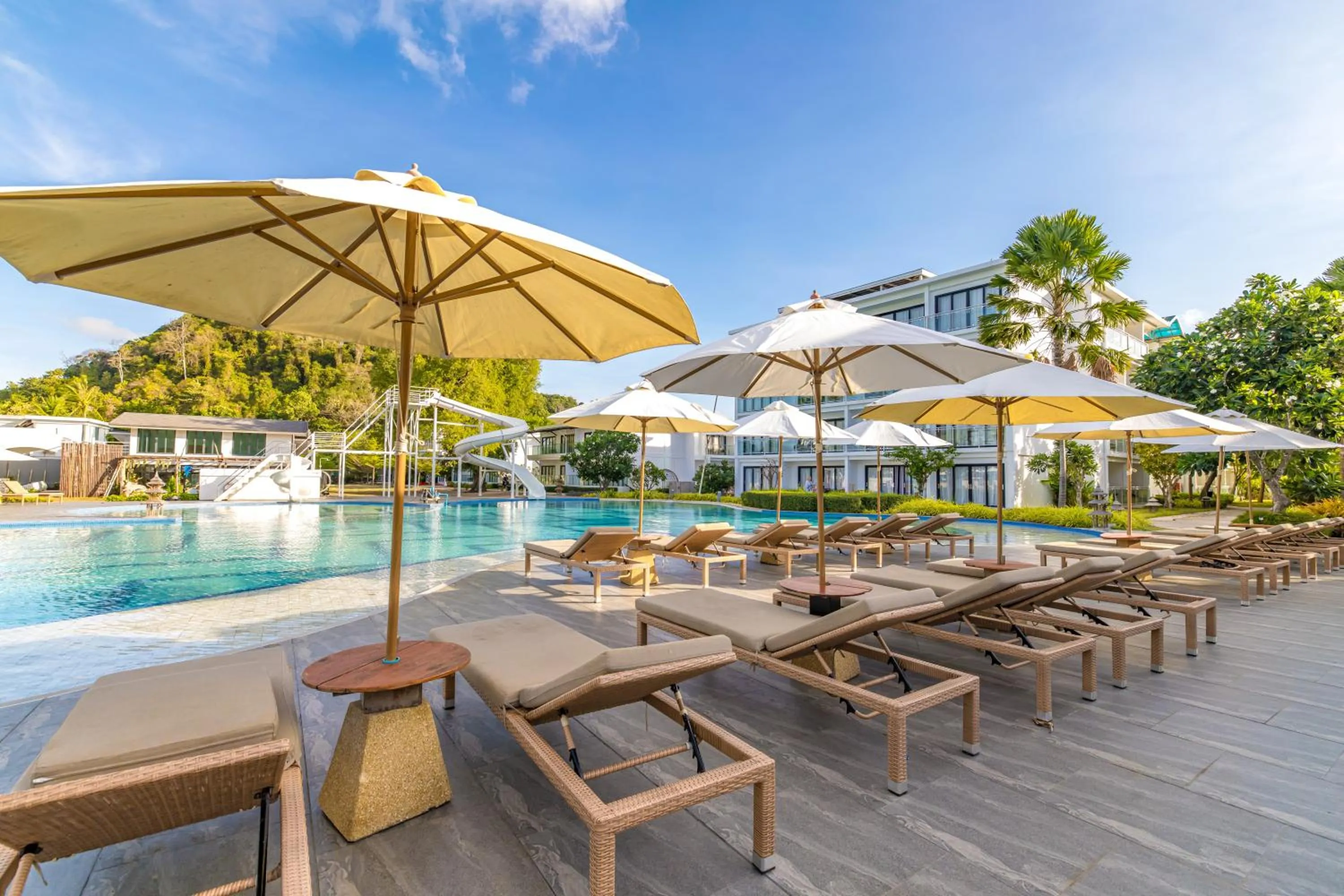 Day in BJ & Radisson Sea View Hotel