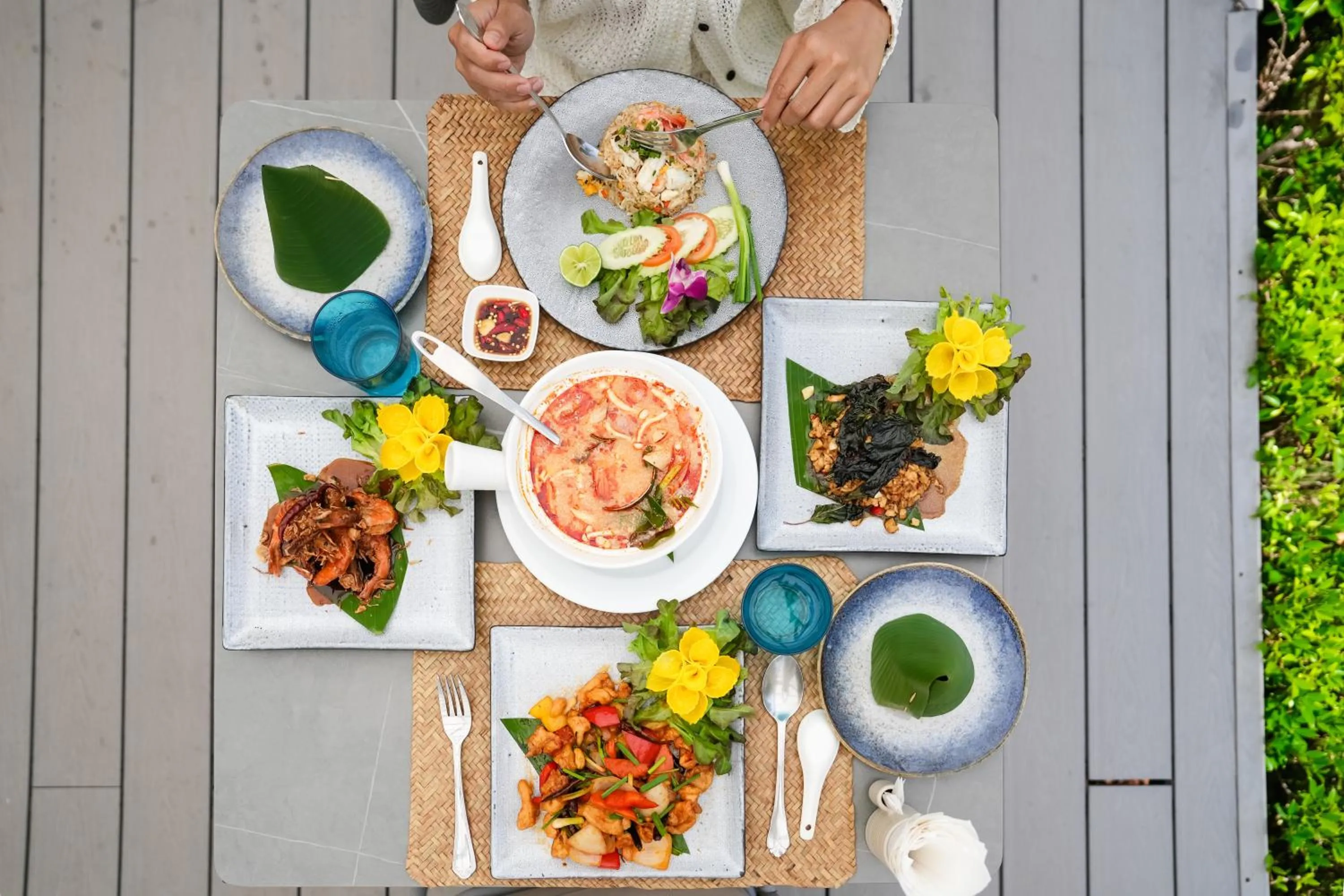 Food and drinks in BJ & Radisson Sea View Hotel