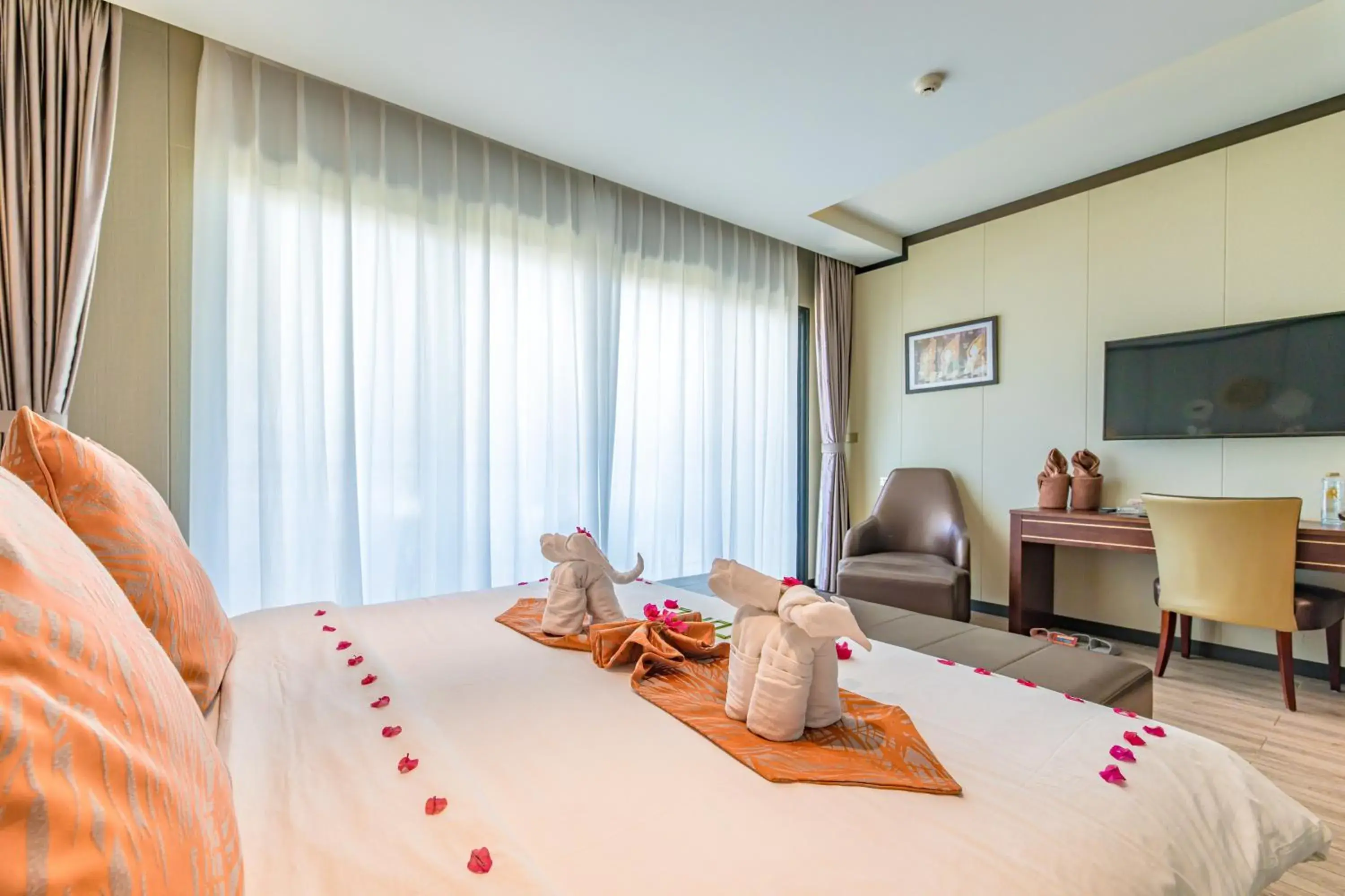 Deluxe King Room in BJ & Radisson Sea View Hotel Deluxe King Room in BJ & Radisson Sea View Hotel